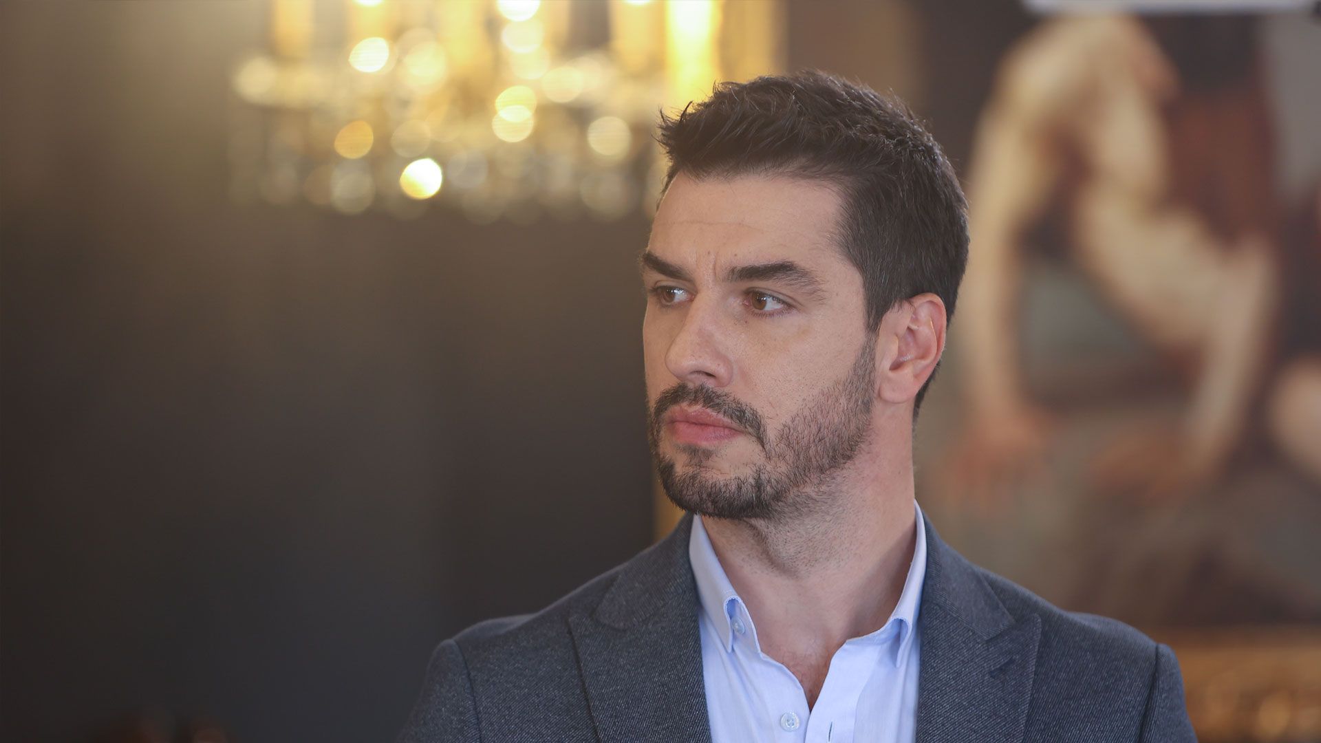 Aras Aydın (Nuh Çakırça) in una scena de La notte nel cuore