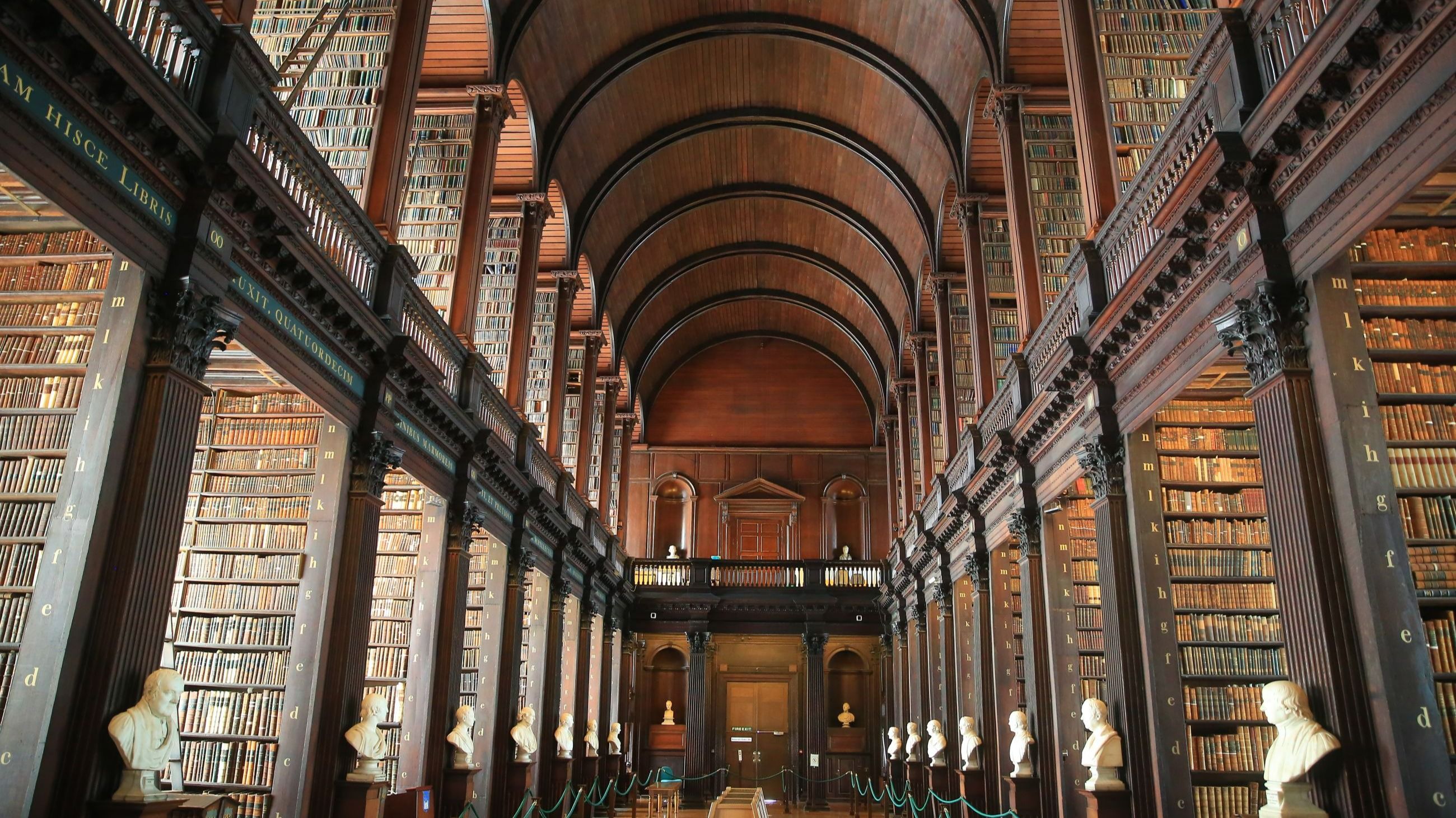 La Long Room all’interno della Old Library nella Biblioteca del Trinity College a Dublino, Irlanda - Credits: Getty Images