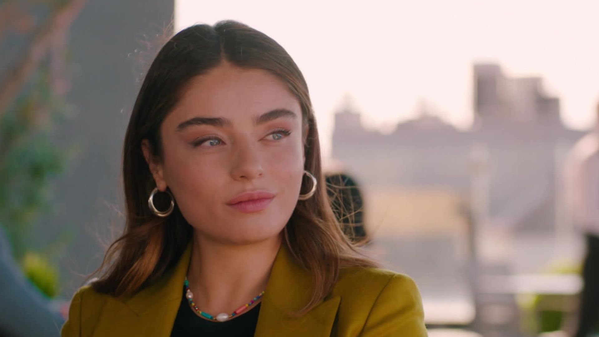 Ayca Aysin Turan (Haziran) in una scena di Be my Sunshine