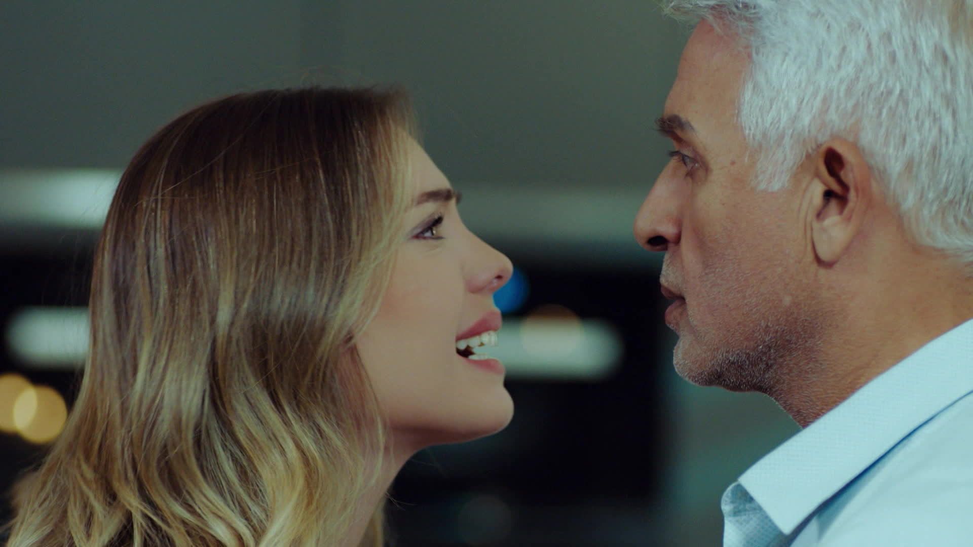 Yildiz e Halit in una scena di Forbidden Fruit