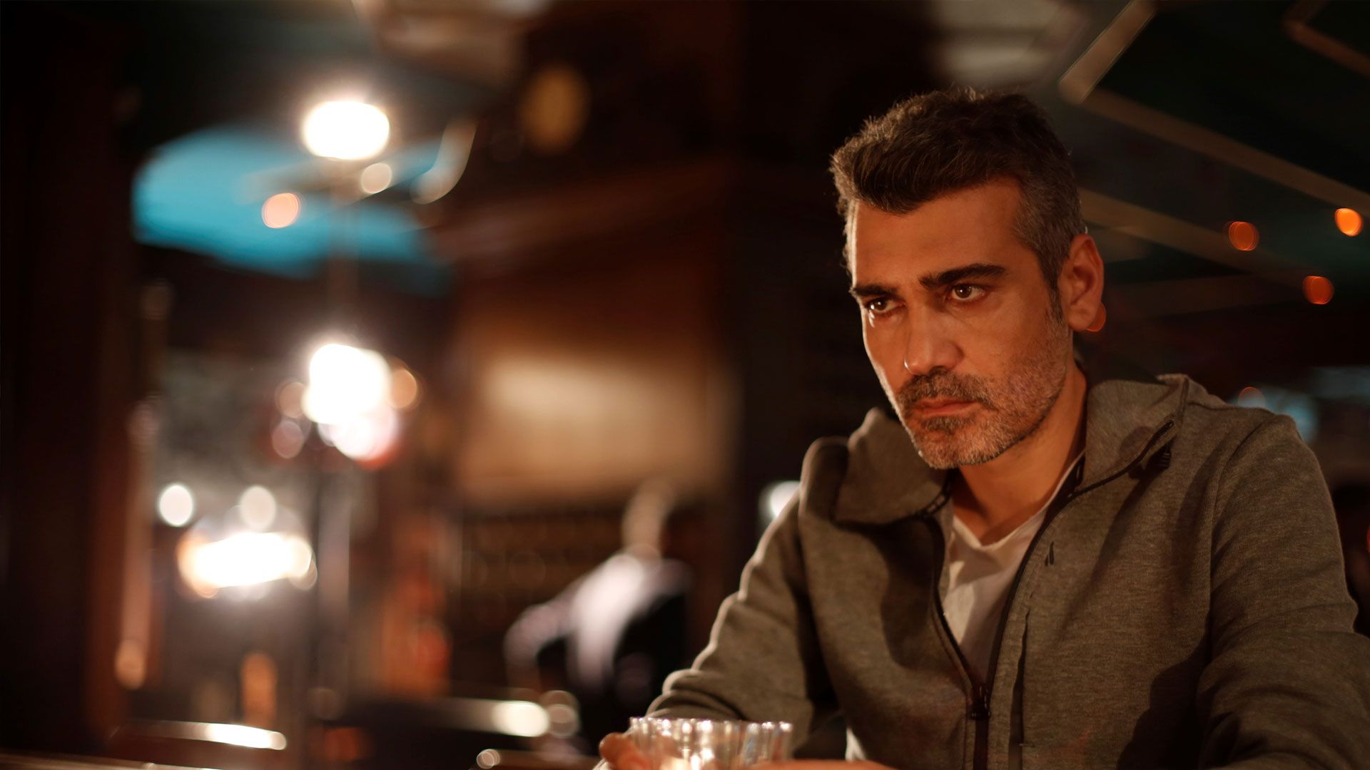 Caner Cindoruk (Sarp Çesmeli) in una scena di La forza di una donna 2