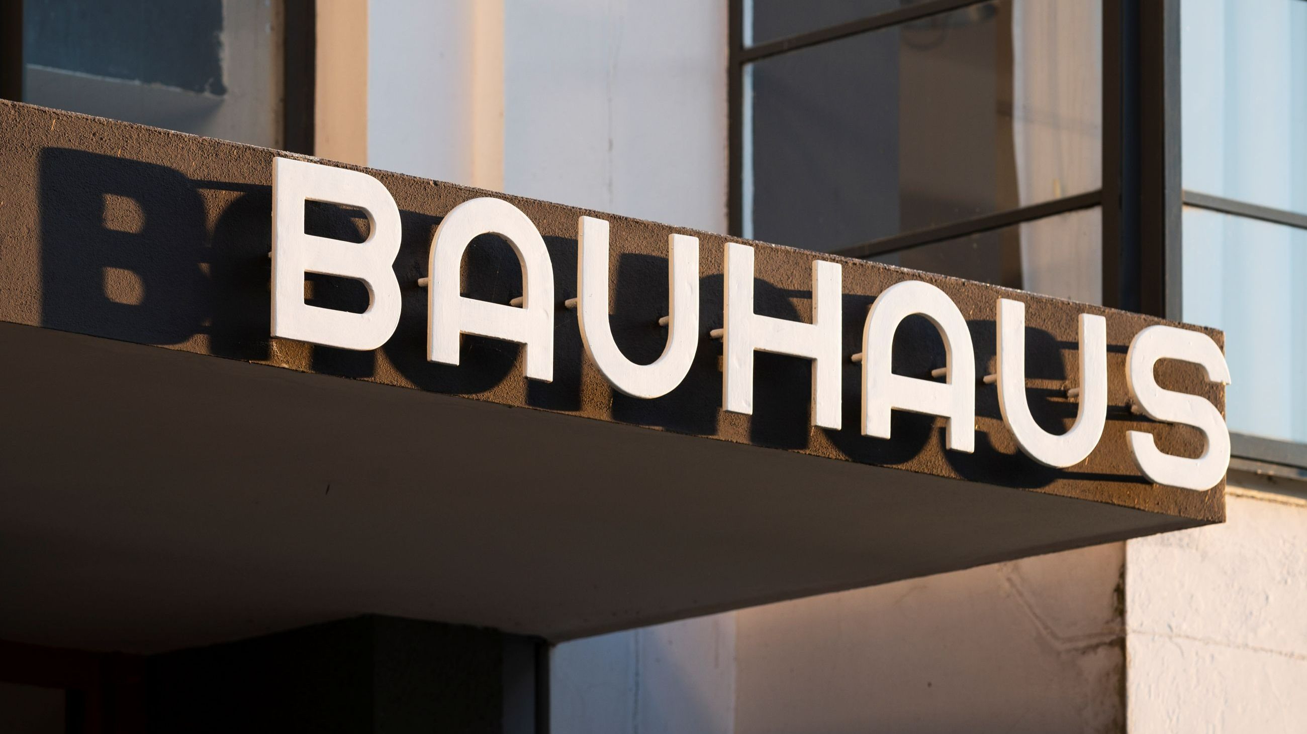 La scritta che campeggia sull'edificio di Dessau - Credits: Courtesy Bauhaus-Dessau
