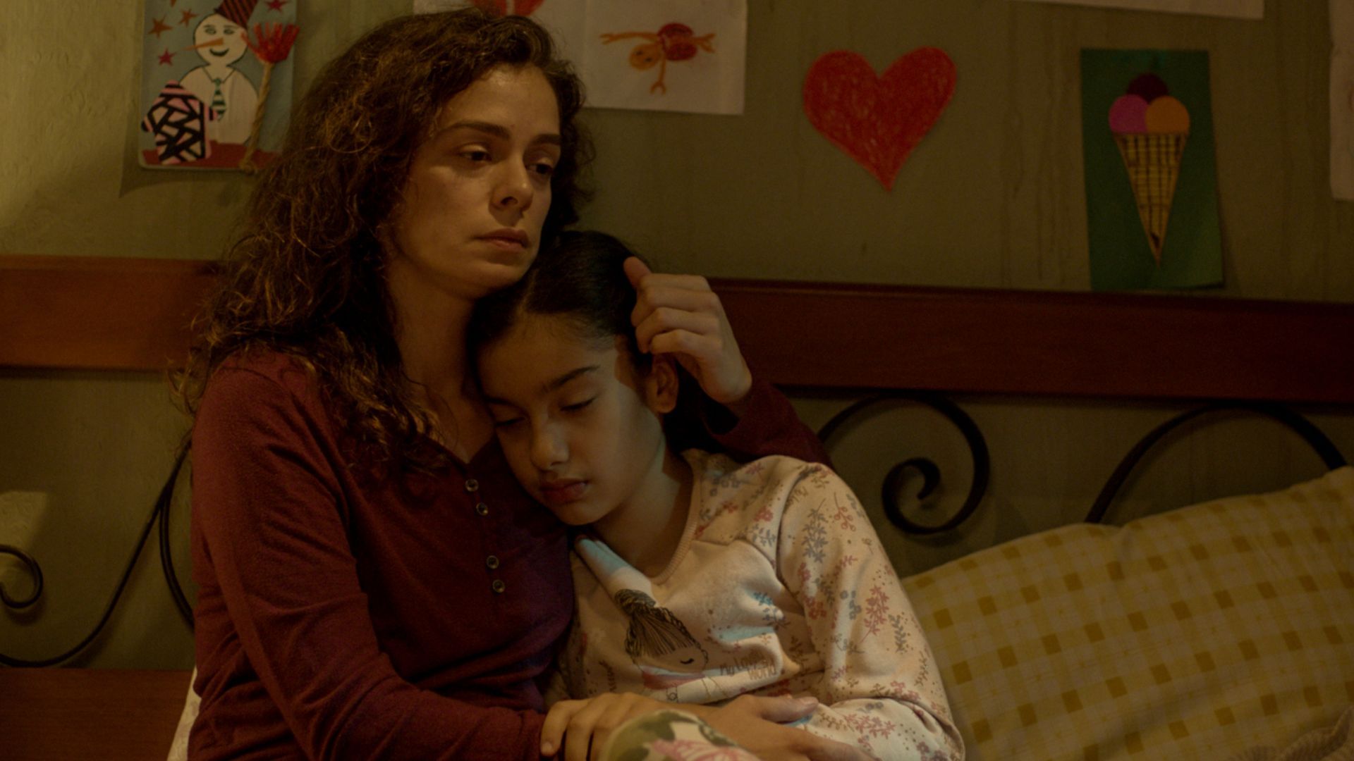 Bahar e Nisan in una scena de La forza di una donna 3