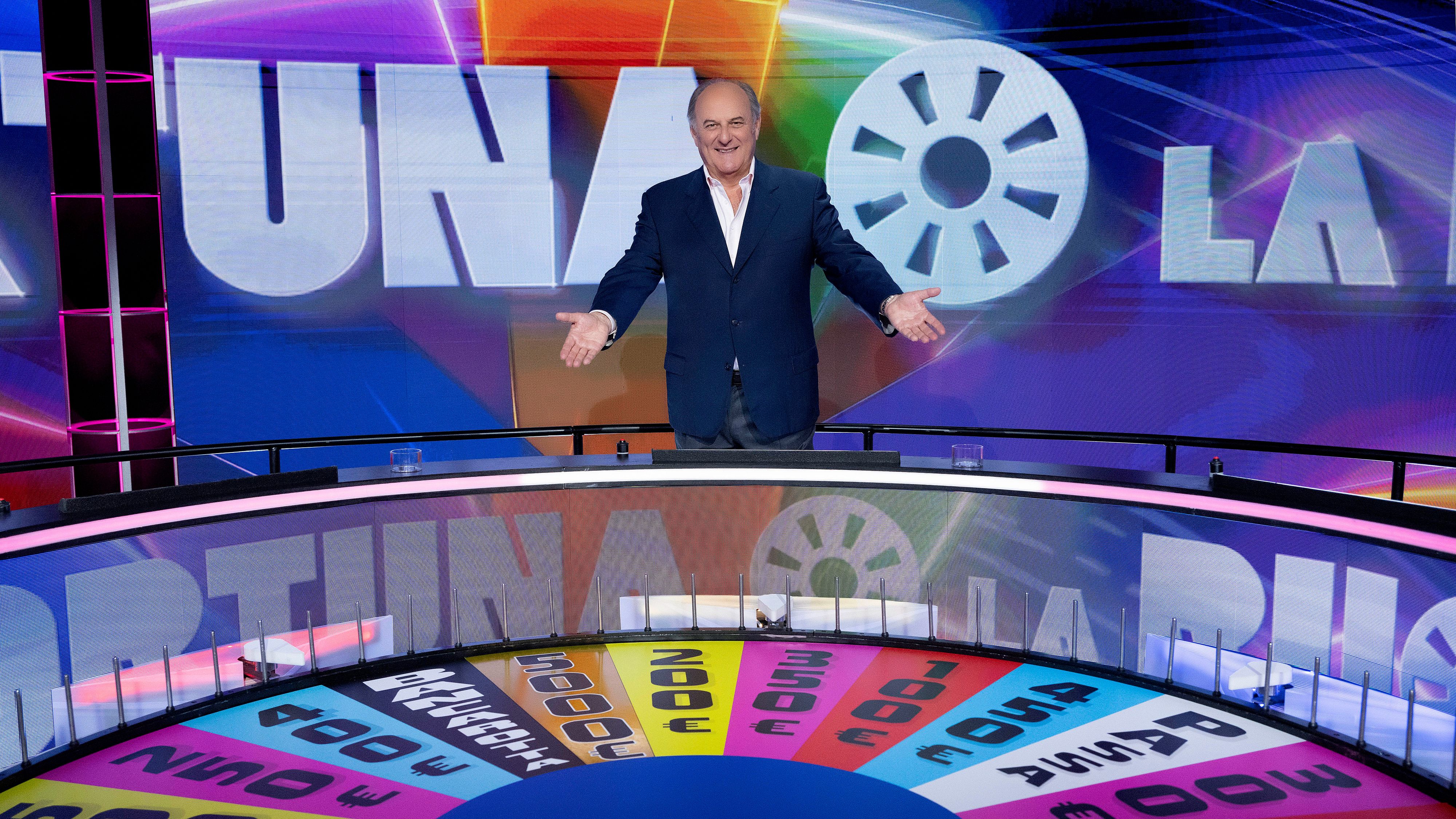 Gerry Scotti conduce la nuova edizione de La Ruota della Fortuna