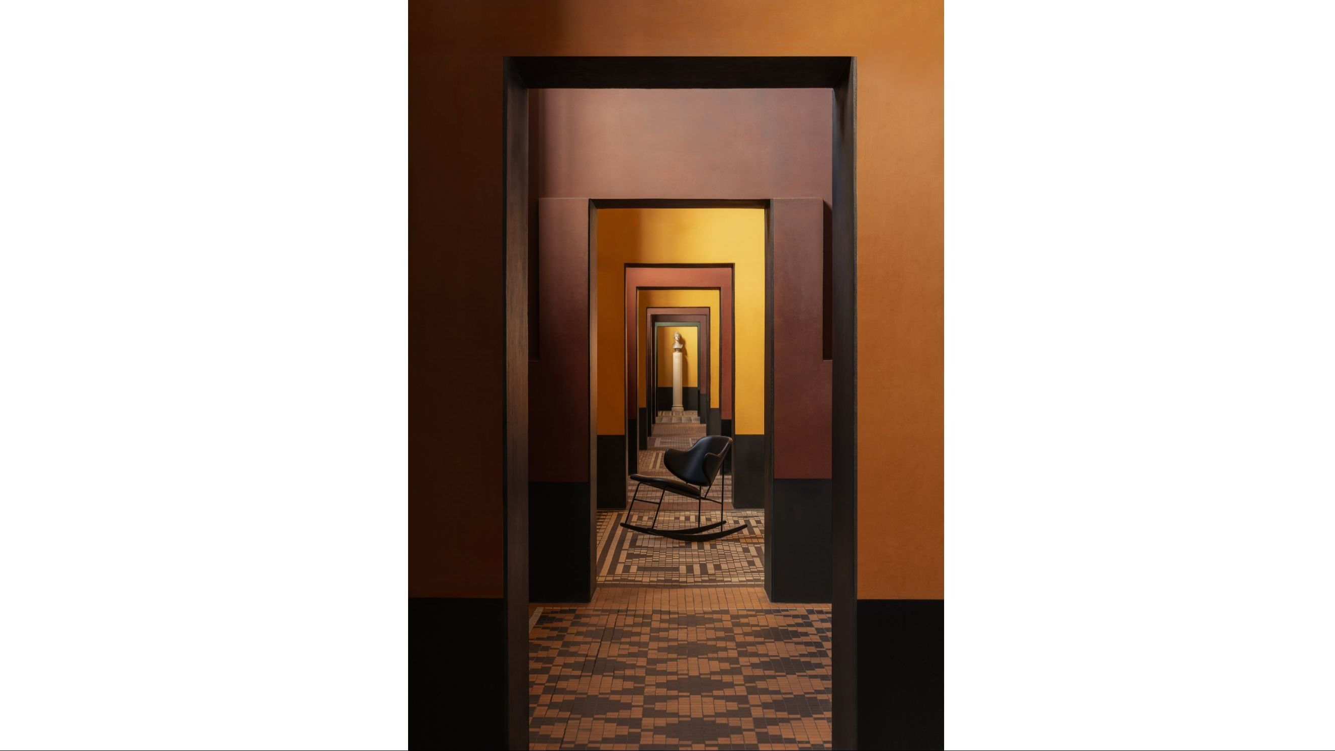 Penguin Rocking Chair di Ib Kofod-Larsen per Audo
Courtesy Audo