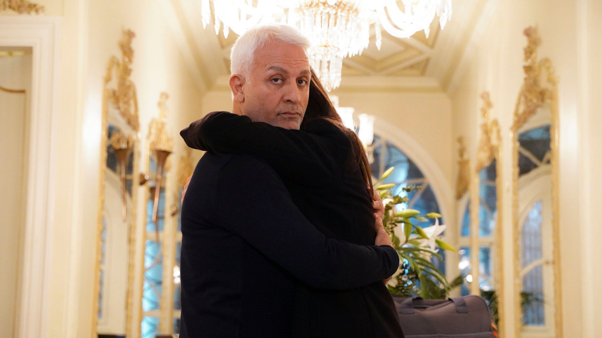 Talat Bulut (Halit Argun) in una scena di Forbidden Fruit 3.