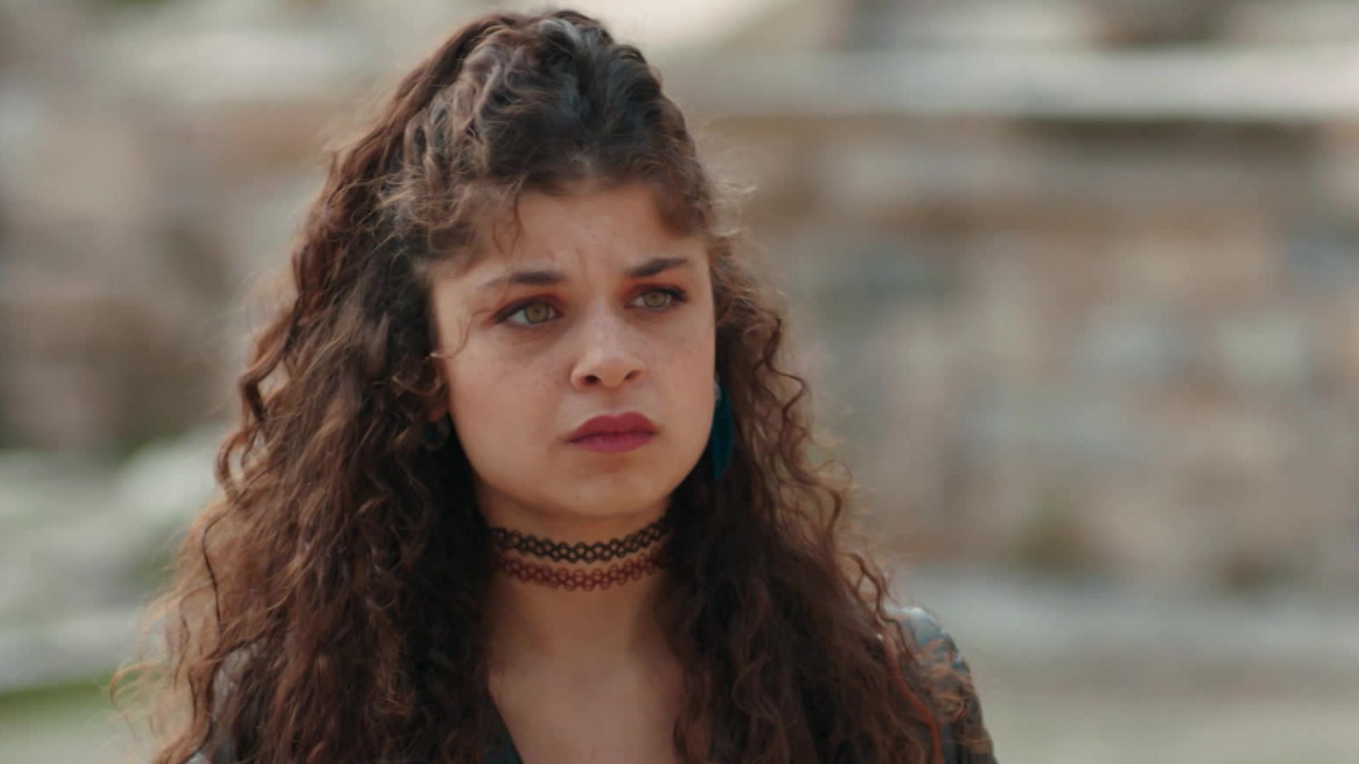 Eylul Ersoz (Nehir) in una scena di Be My Sunshine