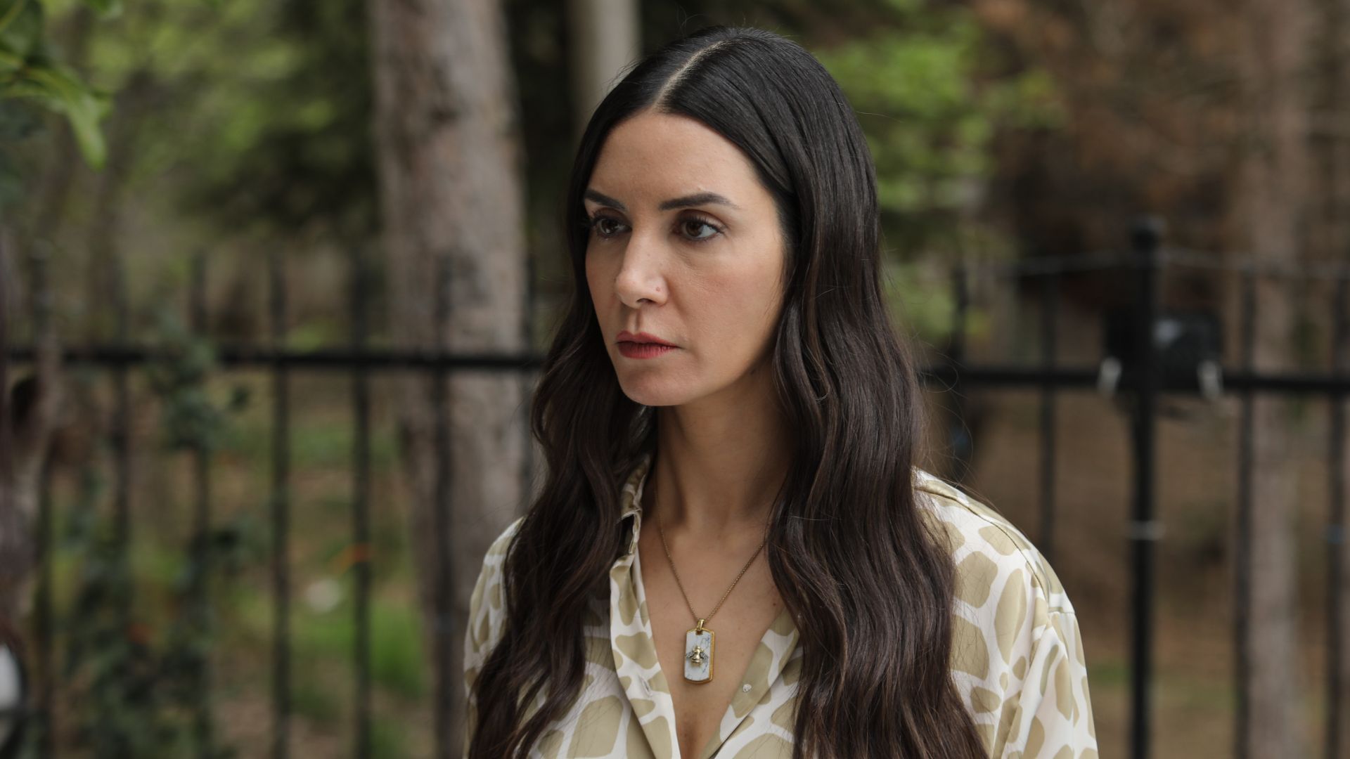 Ahu Yagtu (Suzan) in una scena di Tutto per la mia famiglia