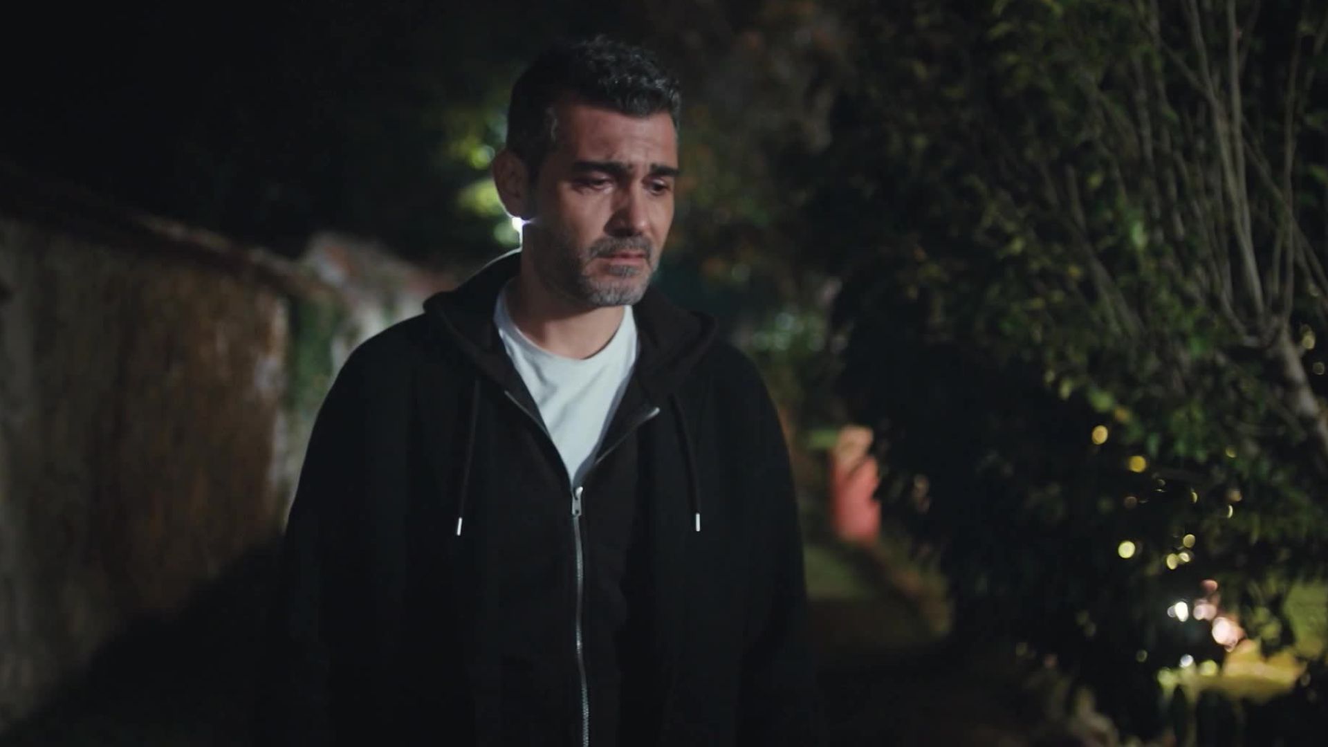 Caner Cindrouk (Sarp) in una scena de La forza di una donna 2