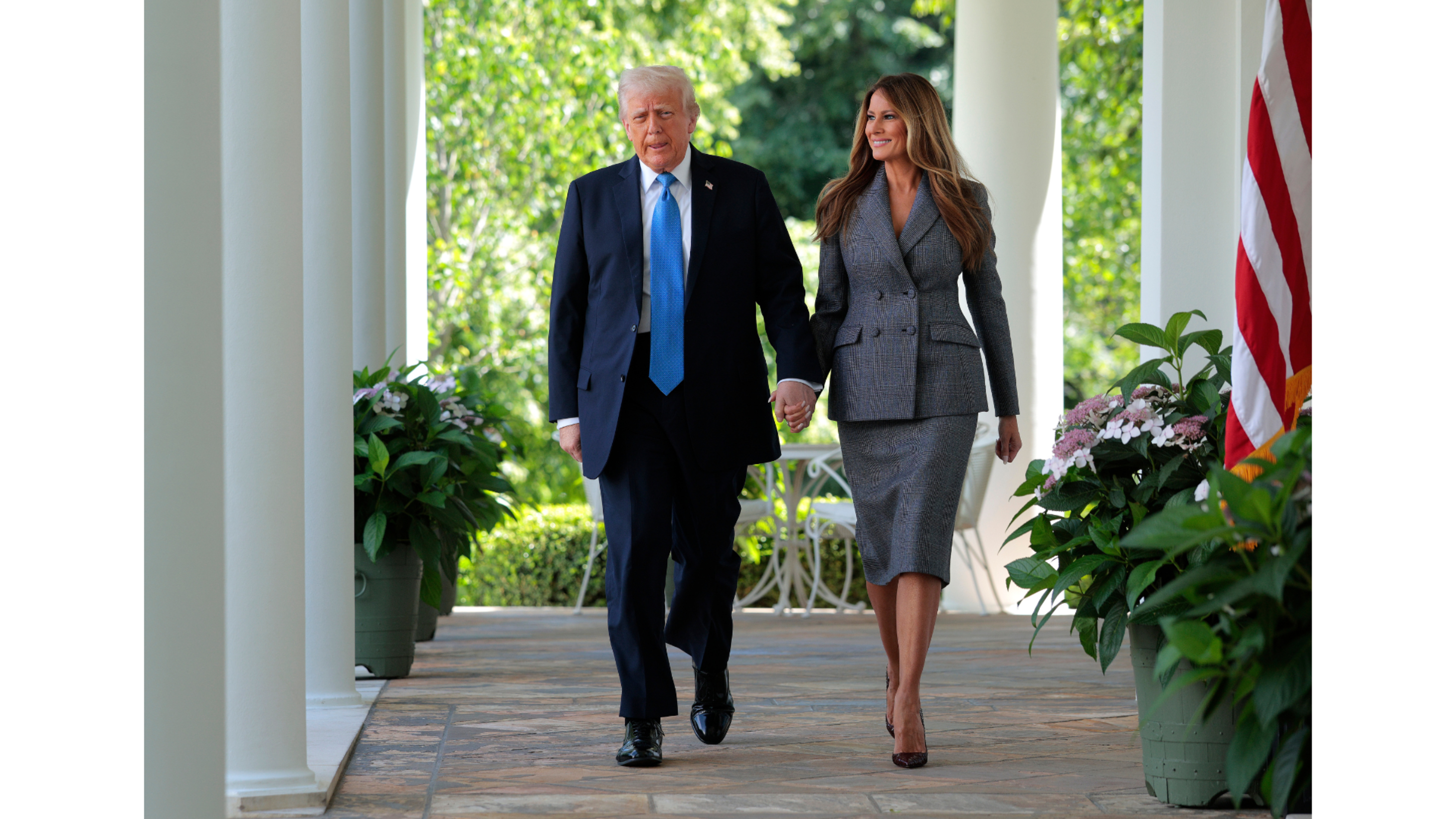 Melania Trump alla Casa Bianca per la prima uscita dopo la vittoria di Donald Trump alle elezioni presidenziali americane del 2025 - Credits: Getty Images
