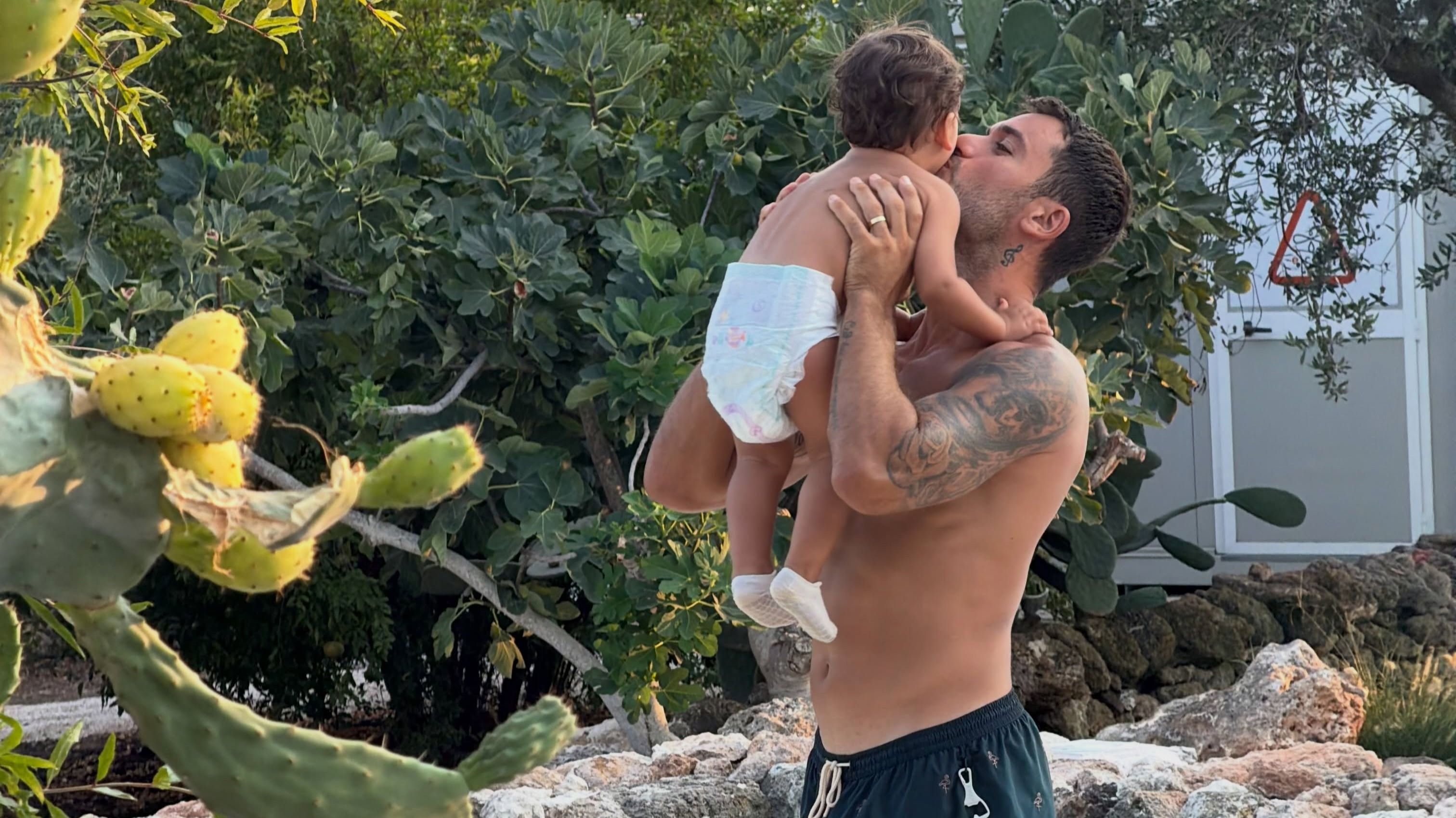 Pierpaolo Pretelli con il figlio Kian (Instagram_@pierpaolopretelli)