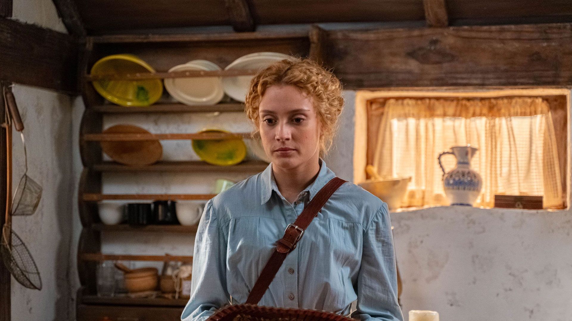 Ana Garces (Jana Exposito) in una scena de La promessa