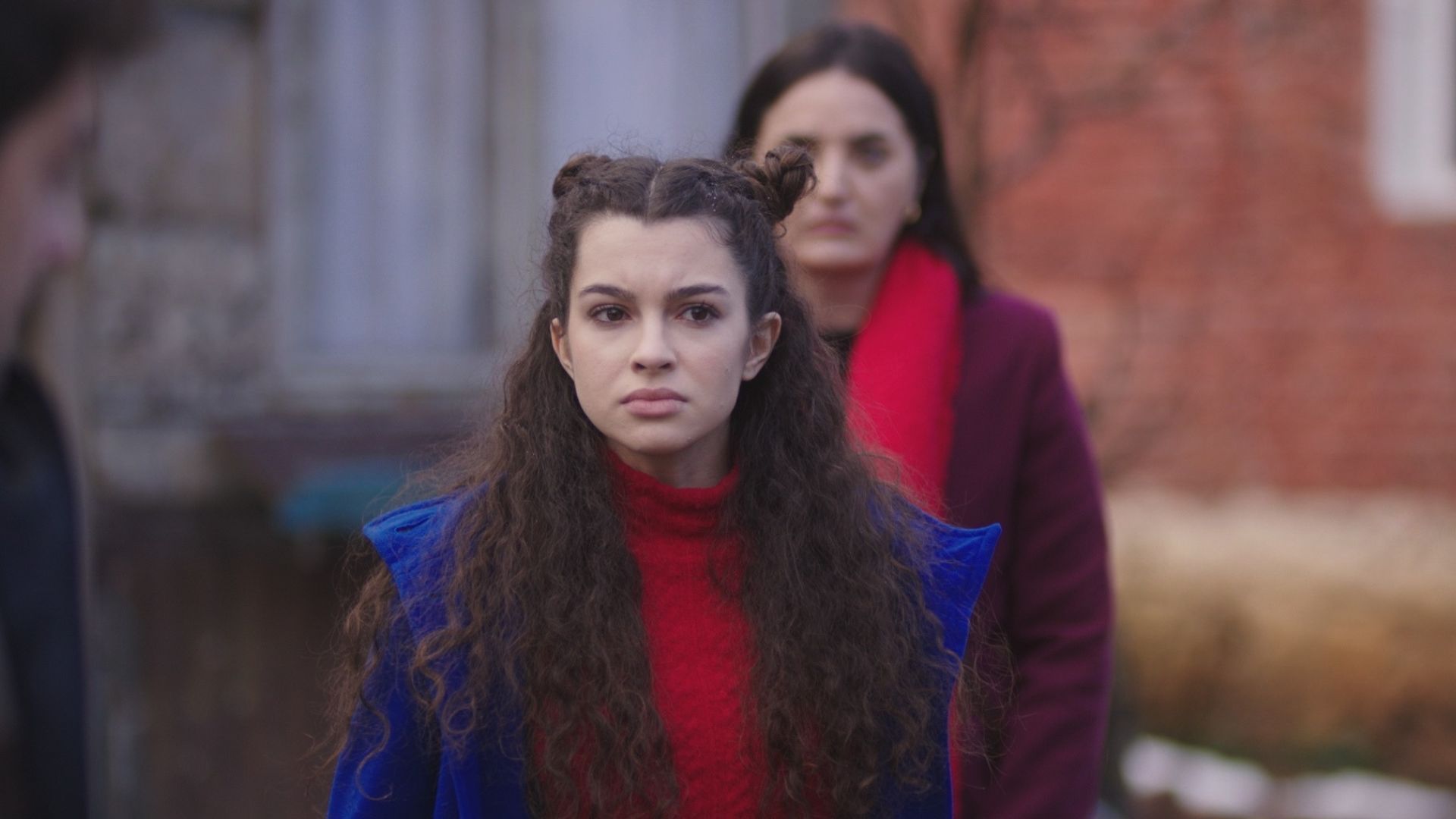 Su Burcu Yazgı Coşkun (Asiye Eren) in una scena di Tutto per la mia famiglia 2