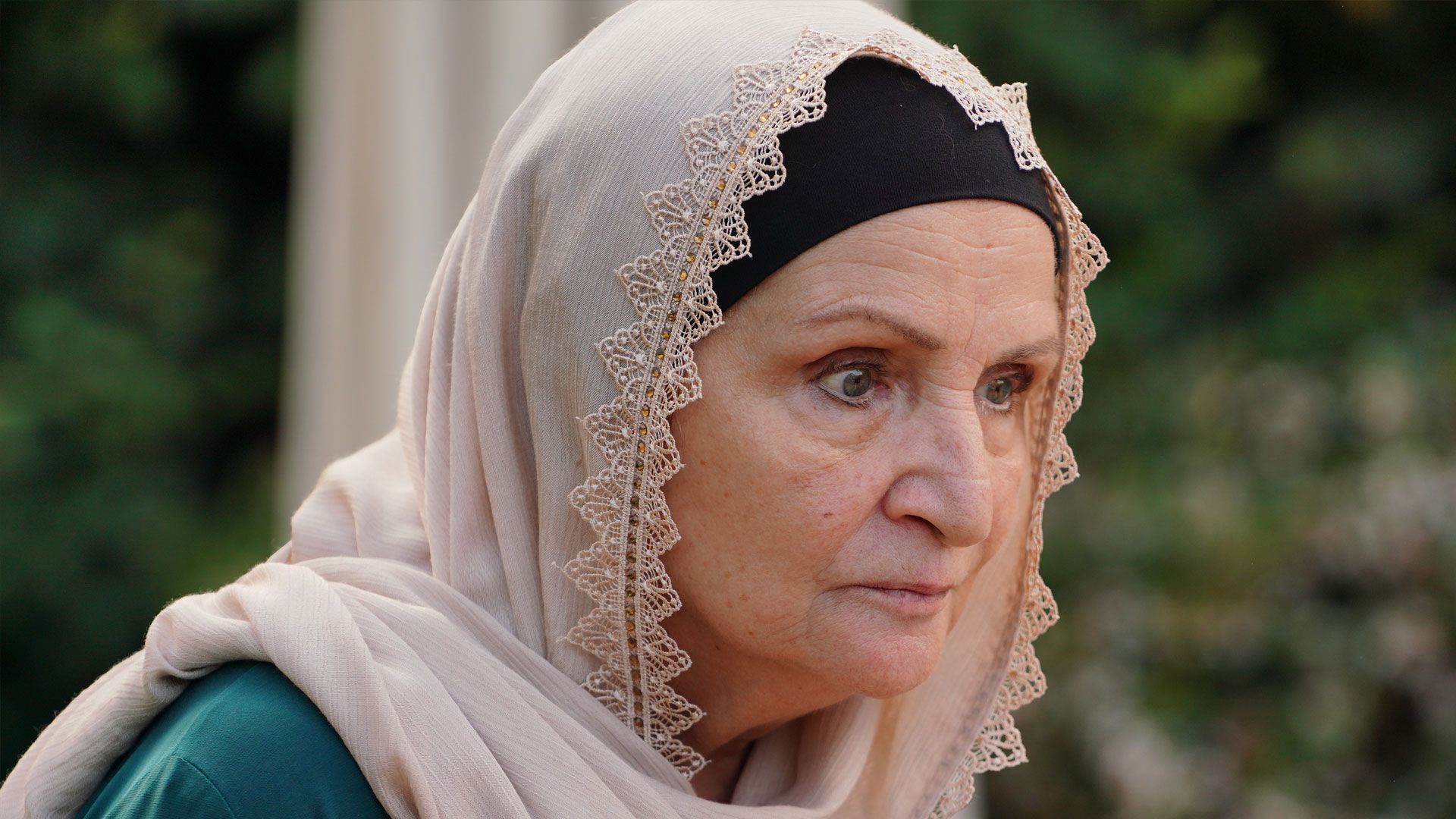 Rüçhan Çaliskur (Afet) in una scena di Racconto di una notte