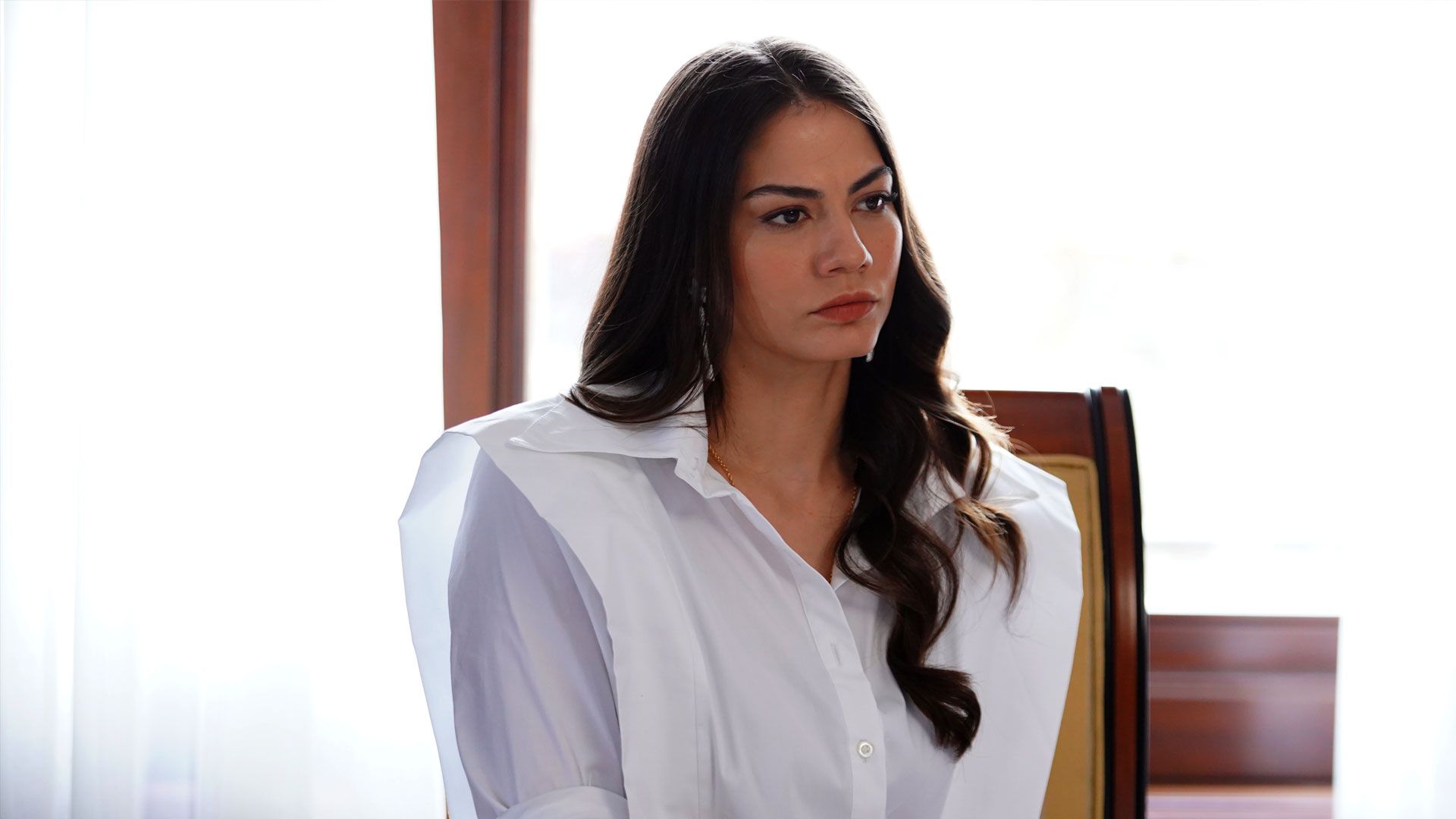 Demet Özdemir (Zeynep) in una scena di My home my destiny 2