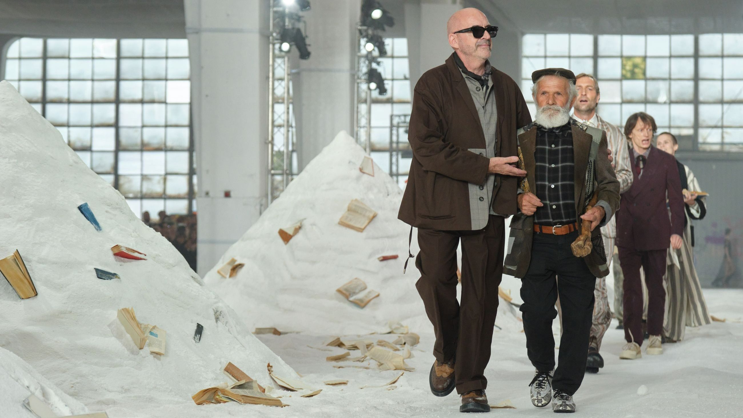 Antonio Marras sfila durante la sfilata del brand per la Primavera/Estate 2026 - Credits Getty Images 