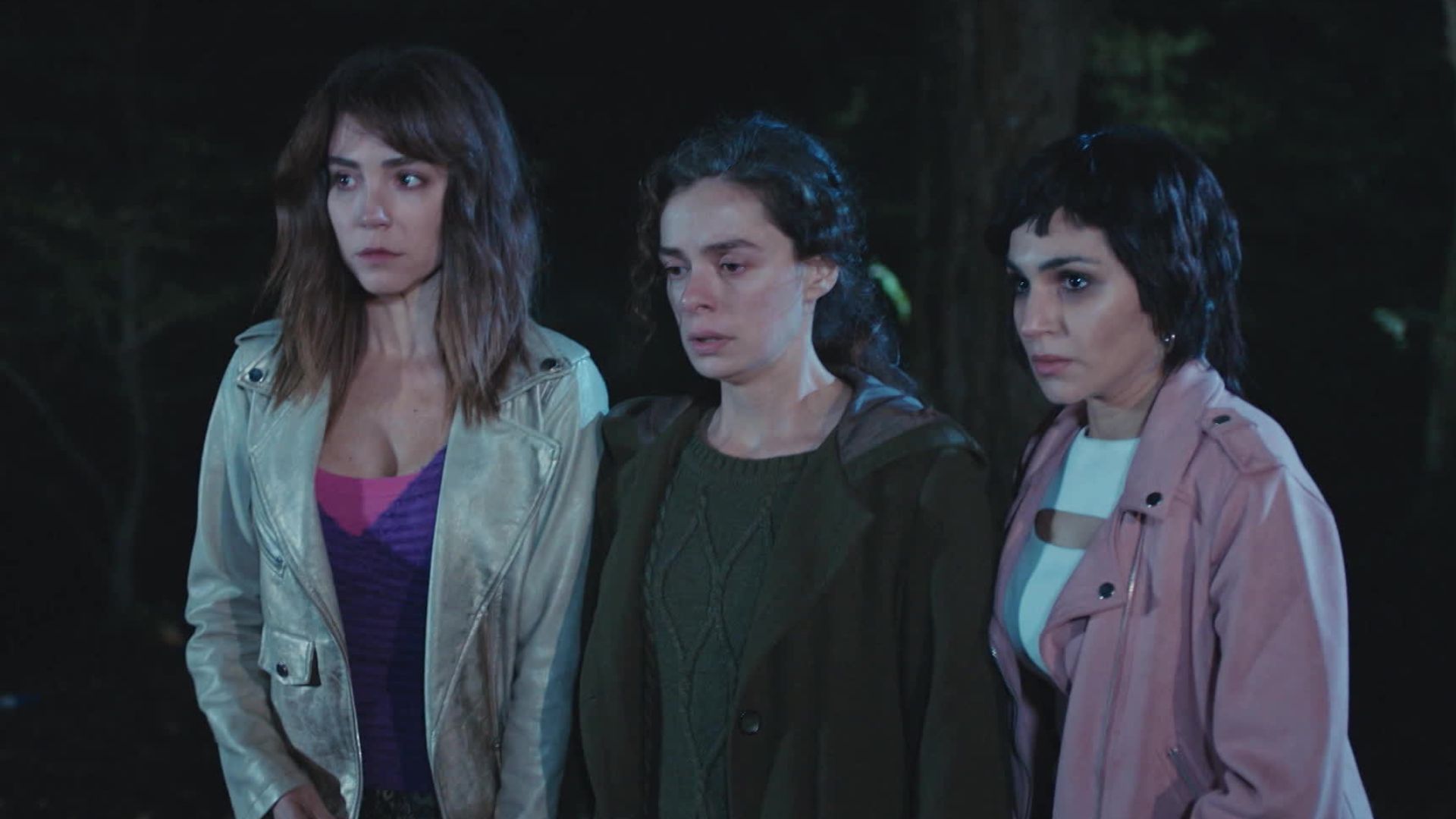 Ceyda, Bahar e Bersan in una scena de La forza di una donna 3