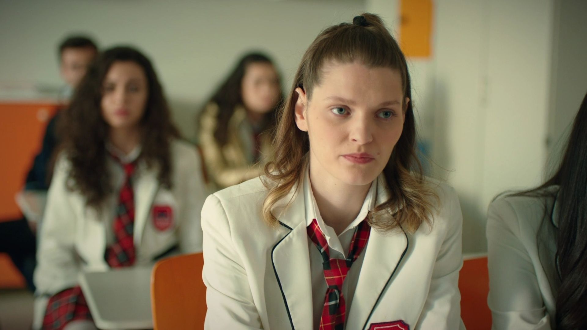 Gozde Turker (Harika) in una scena di Tutto per la mia famiglia