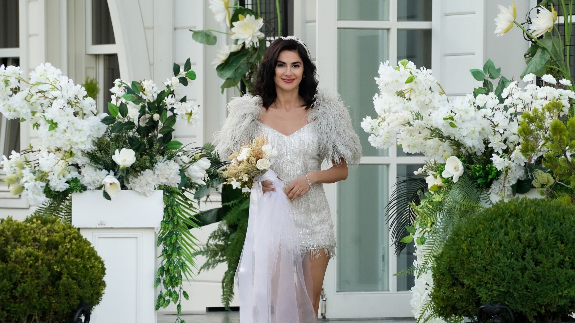 Nesrin Cavadzade (Sahika) in una scena di Forbidden Fruit 4