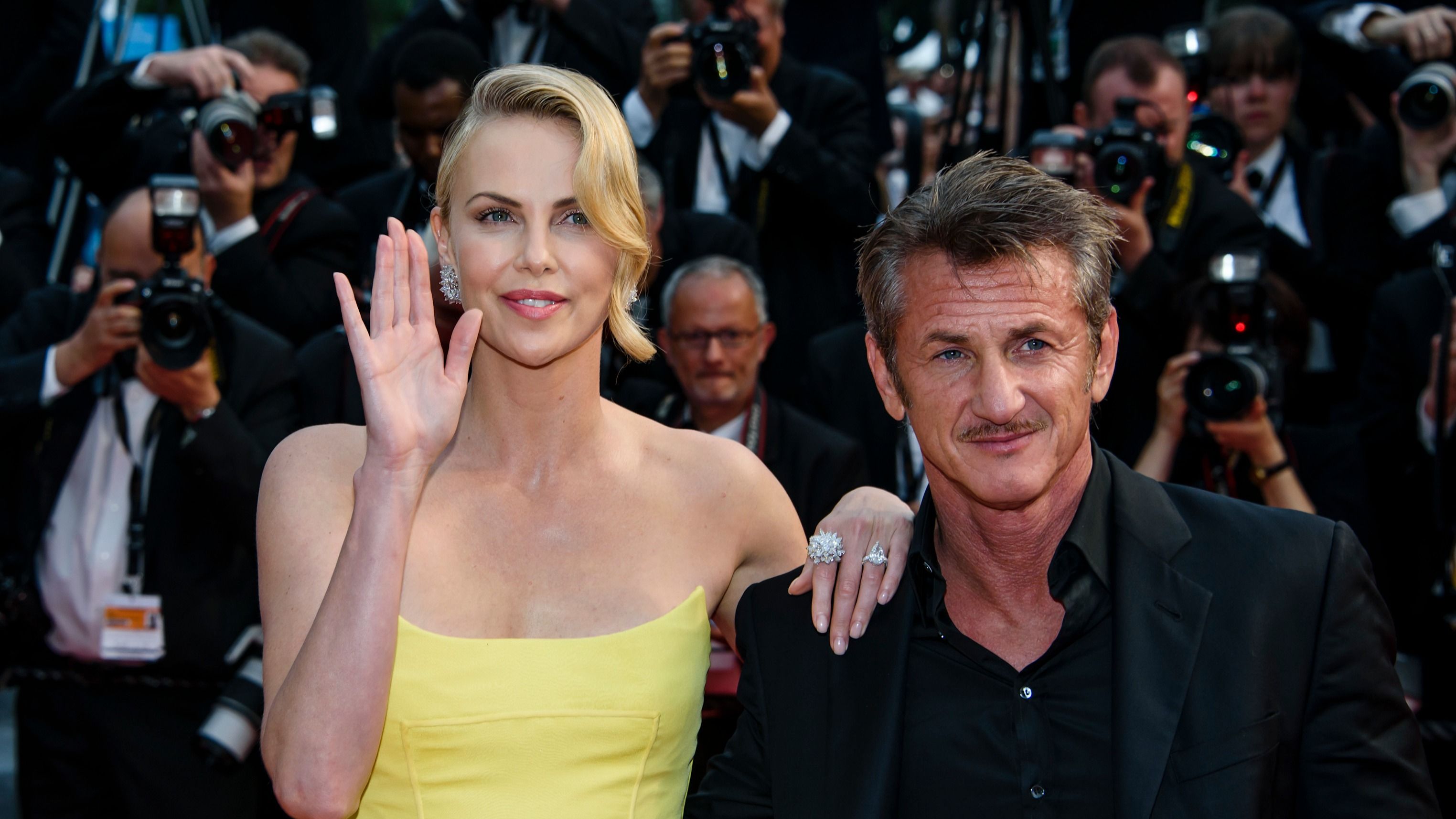 Charlize Theron e Sean Penn 
Credit: Getty Images 