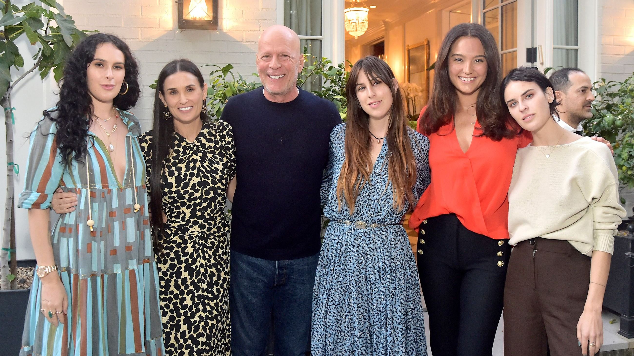 Rumer Willis, Demi Moore, Bruce Willis, Scout Willis, Emma Heming Willis e Tallulah Willis partecipano alla festa per il lancio del libro “Inside Out” di Demi Moore - Credits Getty Images