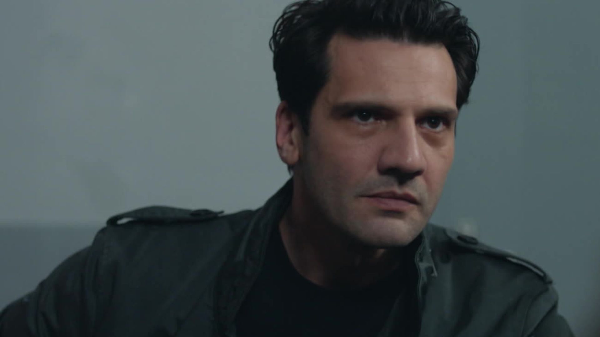 Ilgaz in una scena di Segreti di famiglia 3