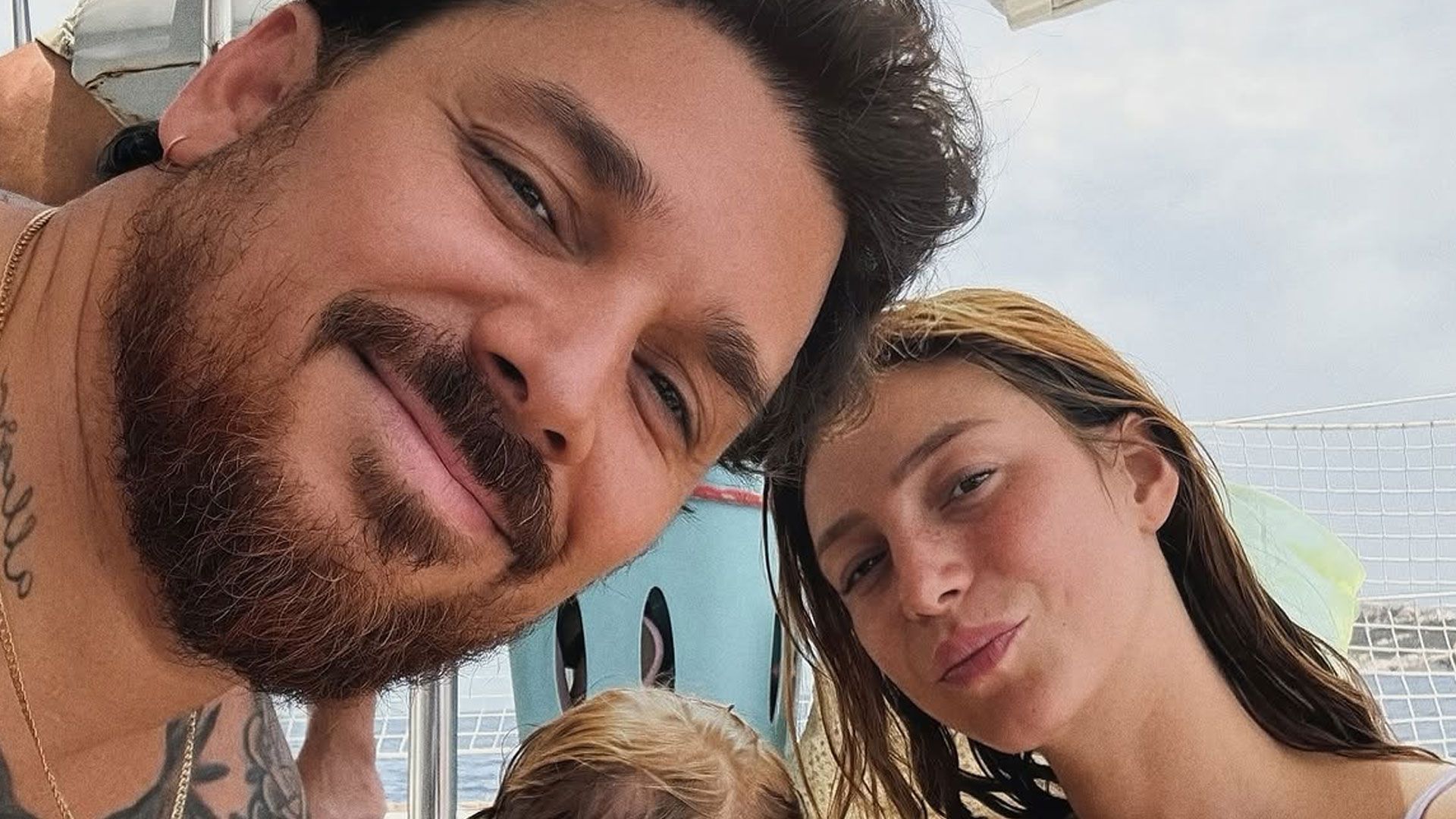 Selfie di Andrea Cerioli e Arianna Cirrincione con la figlia Allegra | Instagram: @iamandreacerioli
