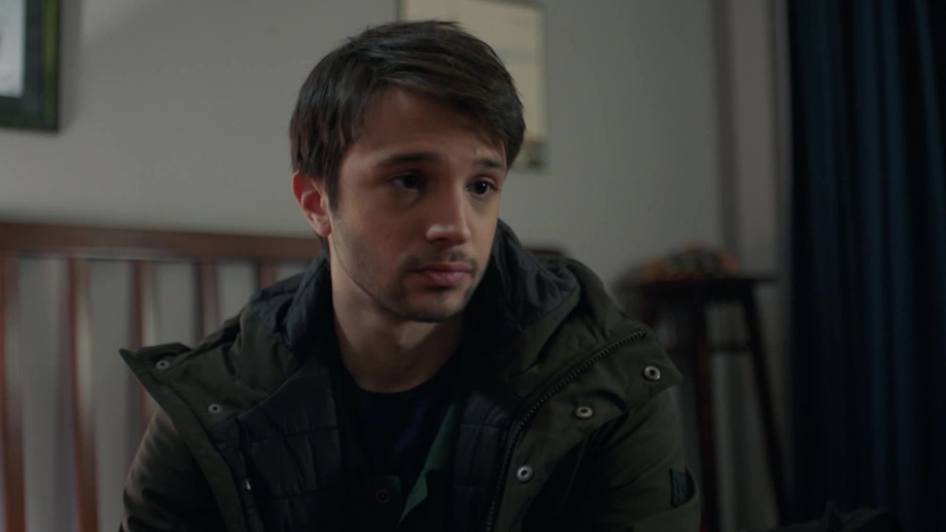 Cinar in una scena di Segreti di famiglia 3