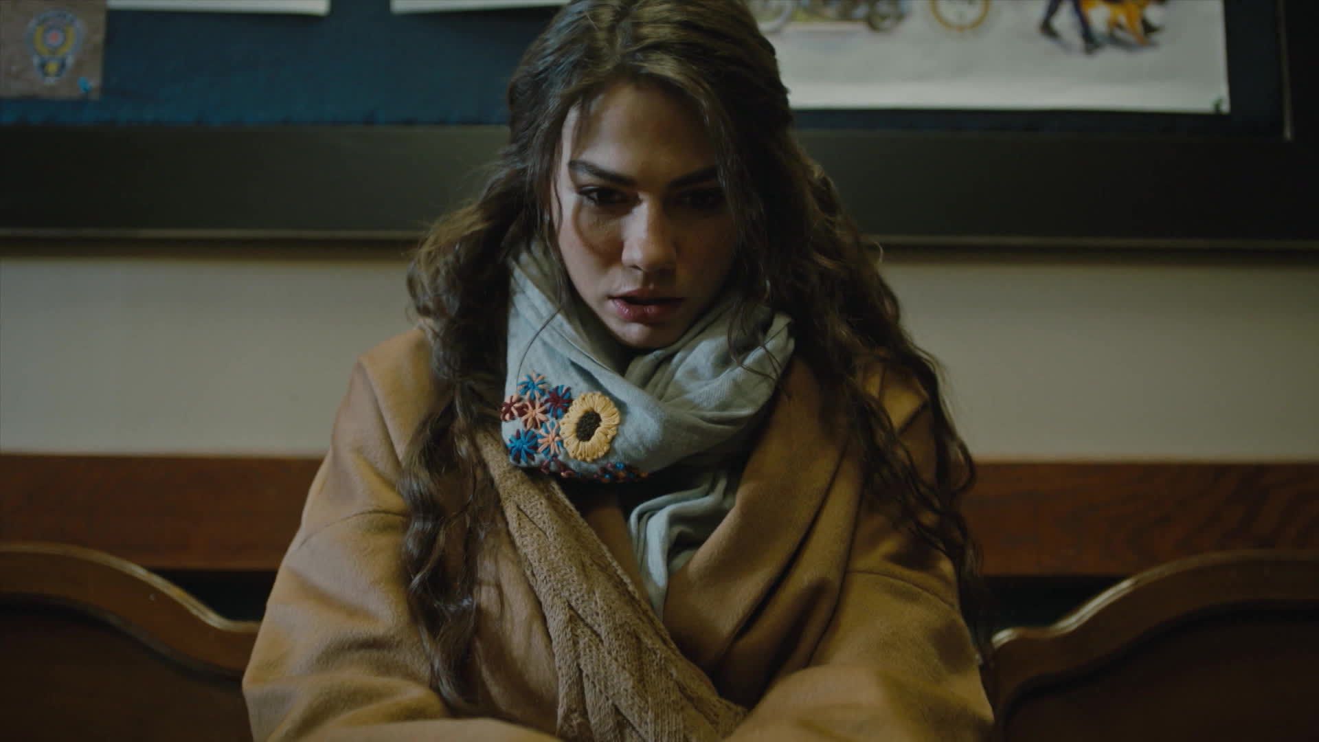 Demet Özdemir (Farah Erşadi) in una scena di Io sono Farah