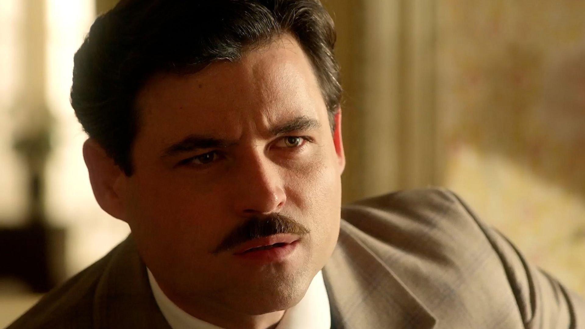 Arturo Sancho (Manuel) in una scena de La Promessa