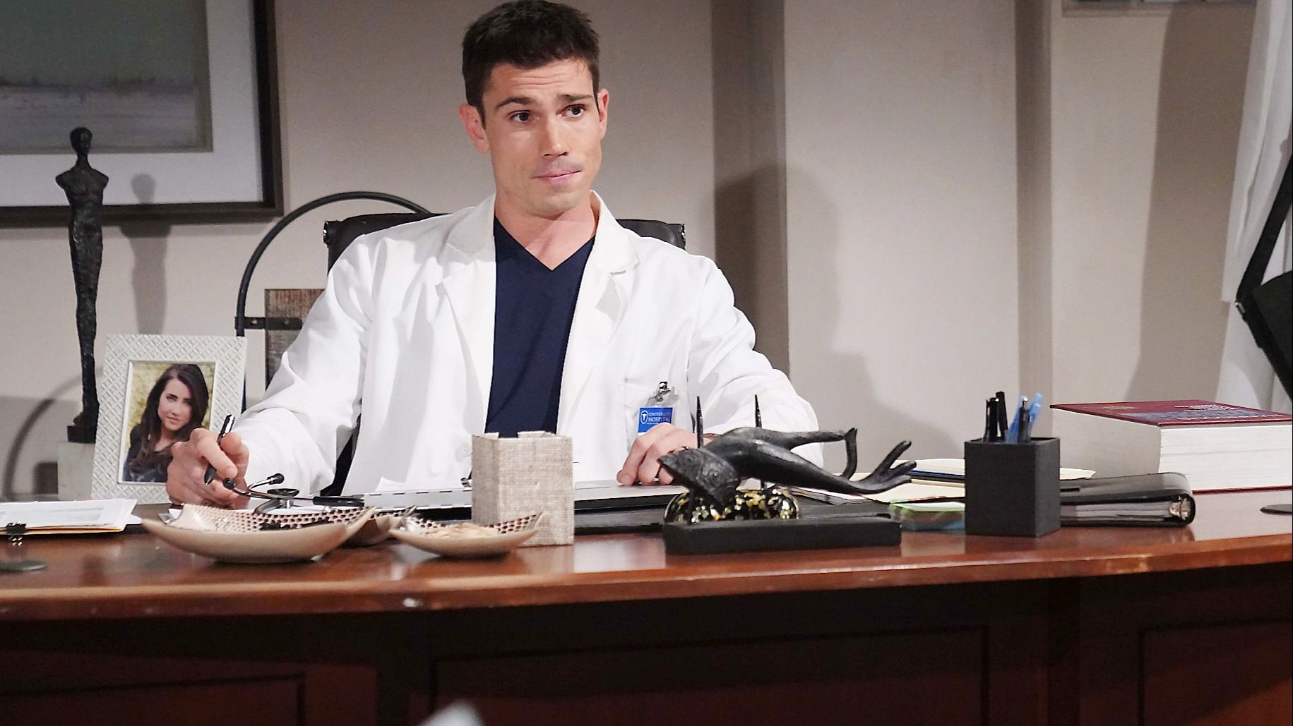 Finn, interpretato da Tanner Novlan, in una scena di Beautiful