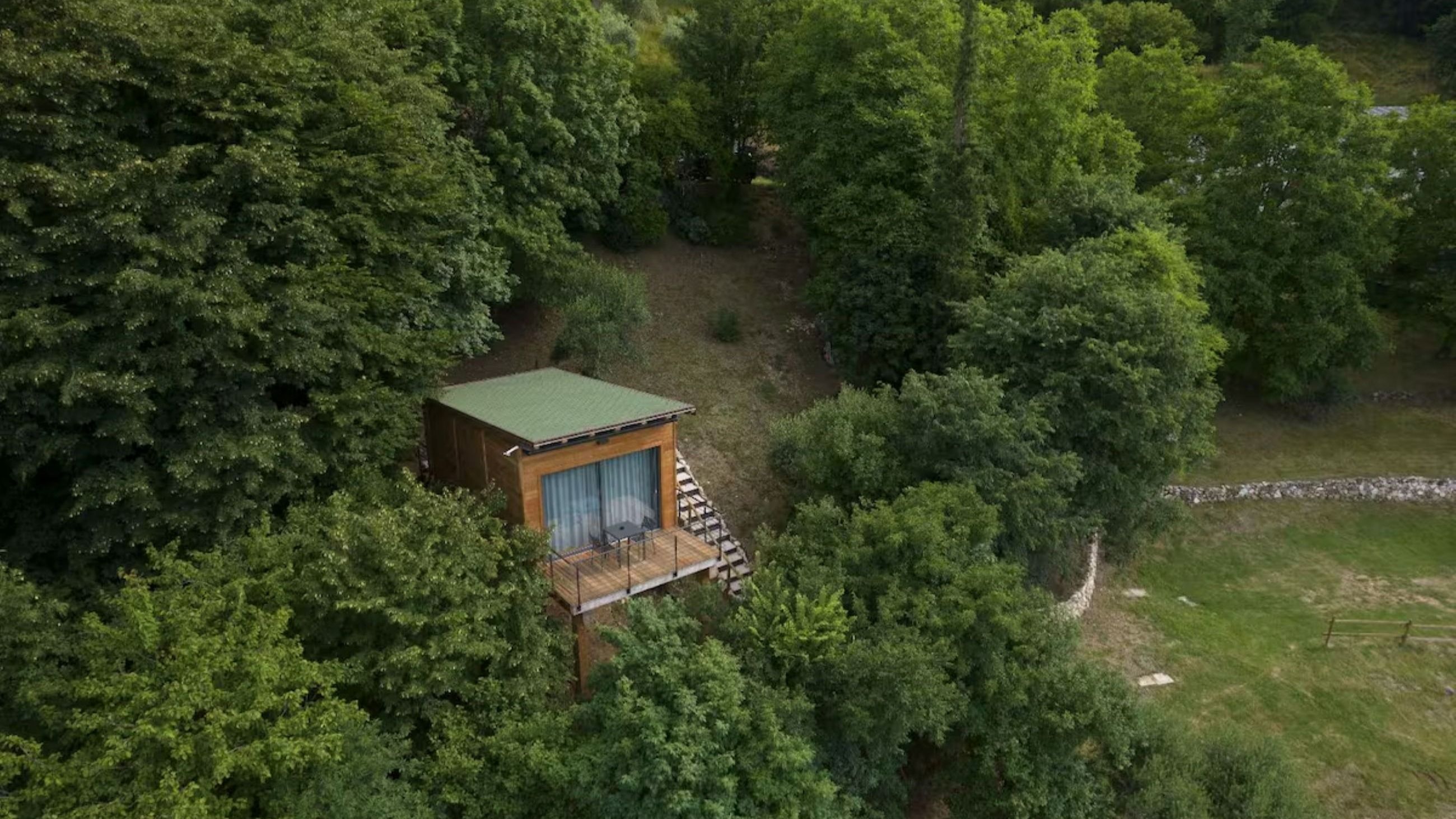 Una stanza tra gli alberi: il lusso di scomparire per qualche giorno, davvero 
Credits: Airbnb