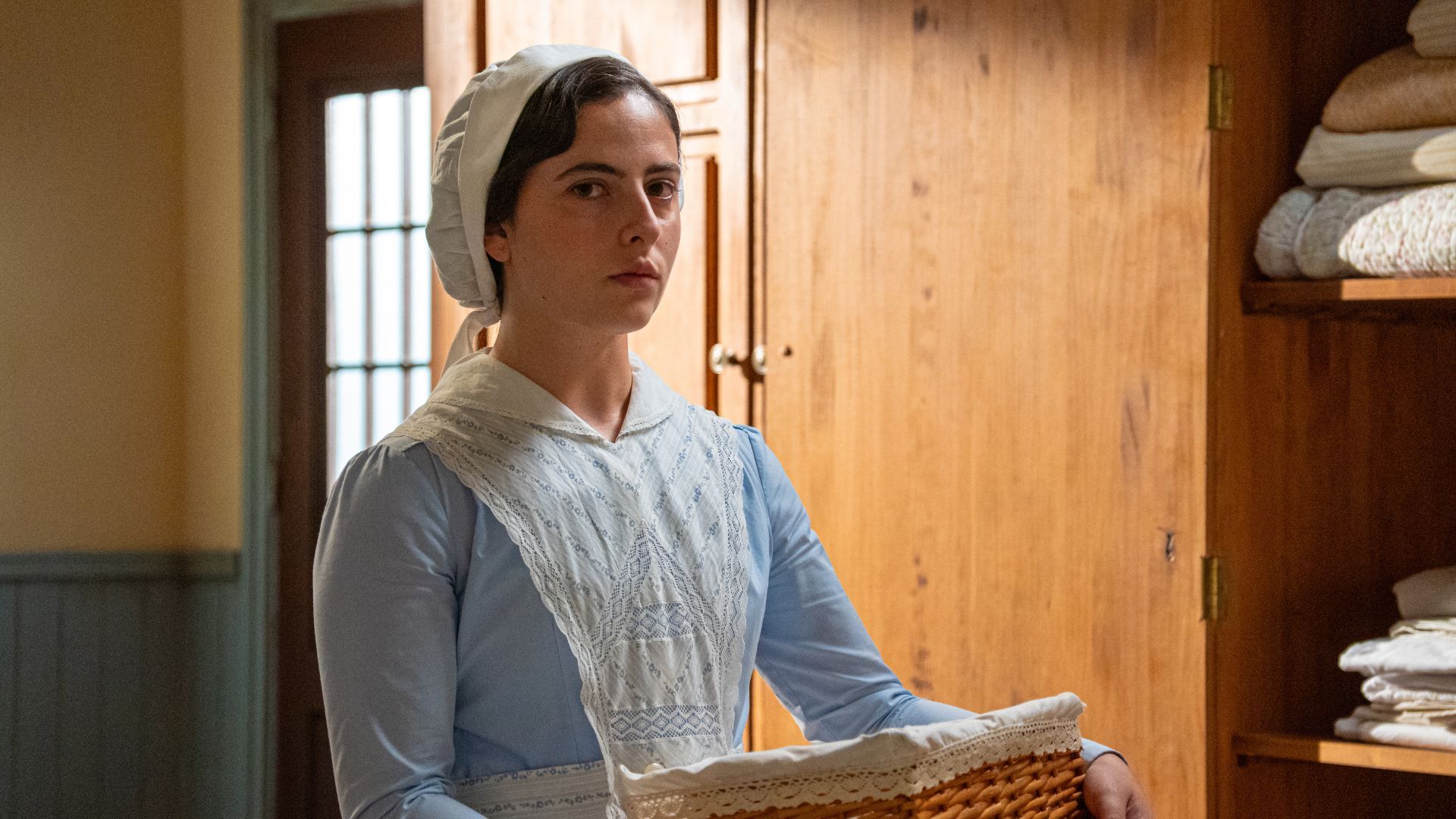 Angela Echaniz Oyarzabal (Vera) in una scena de La Promessa