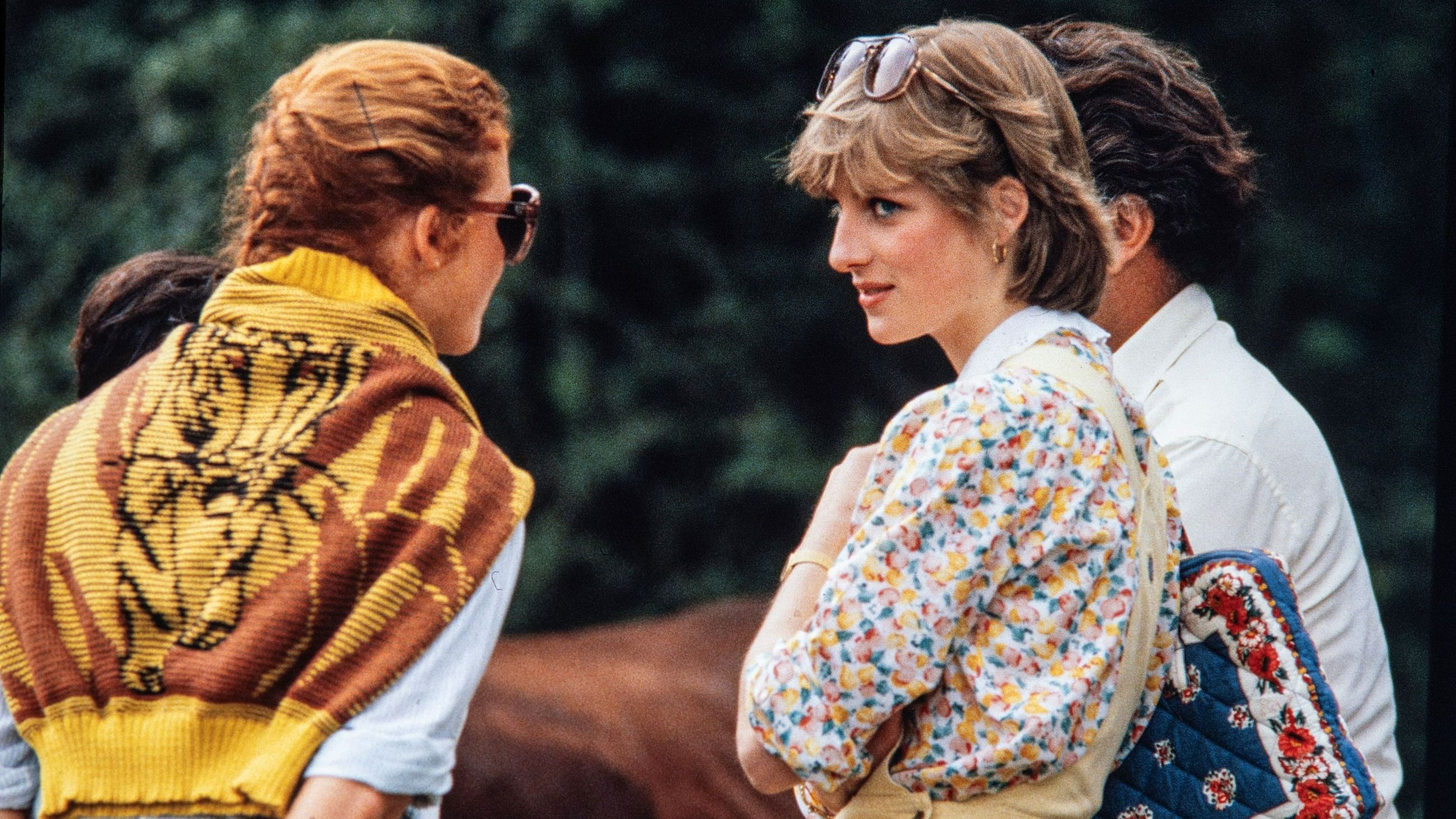 Lady Diana Spencer e Sarah Ferguson ad una partita di polo, 1981 - Credits Getty Images