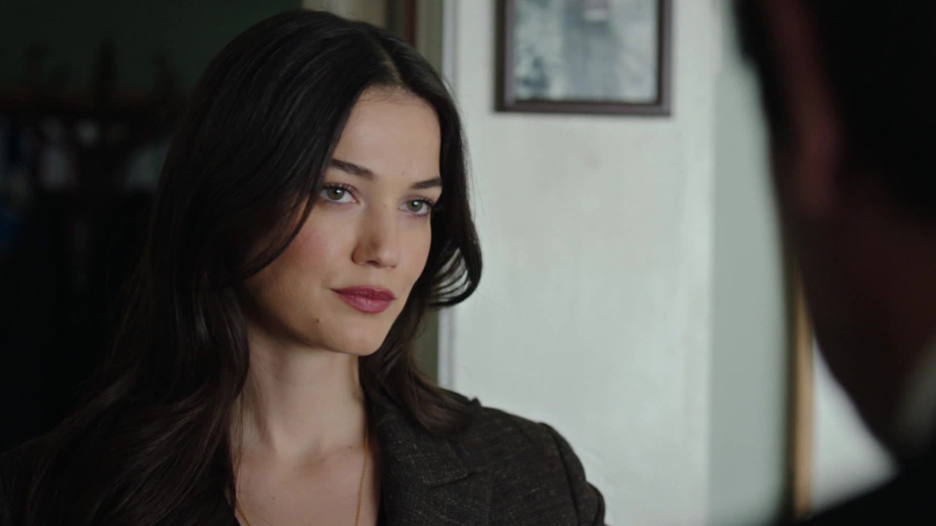 Pinar Deniz (Ceylin) in una scena di Segreti di famiglia 2