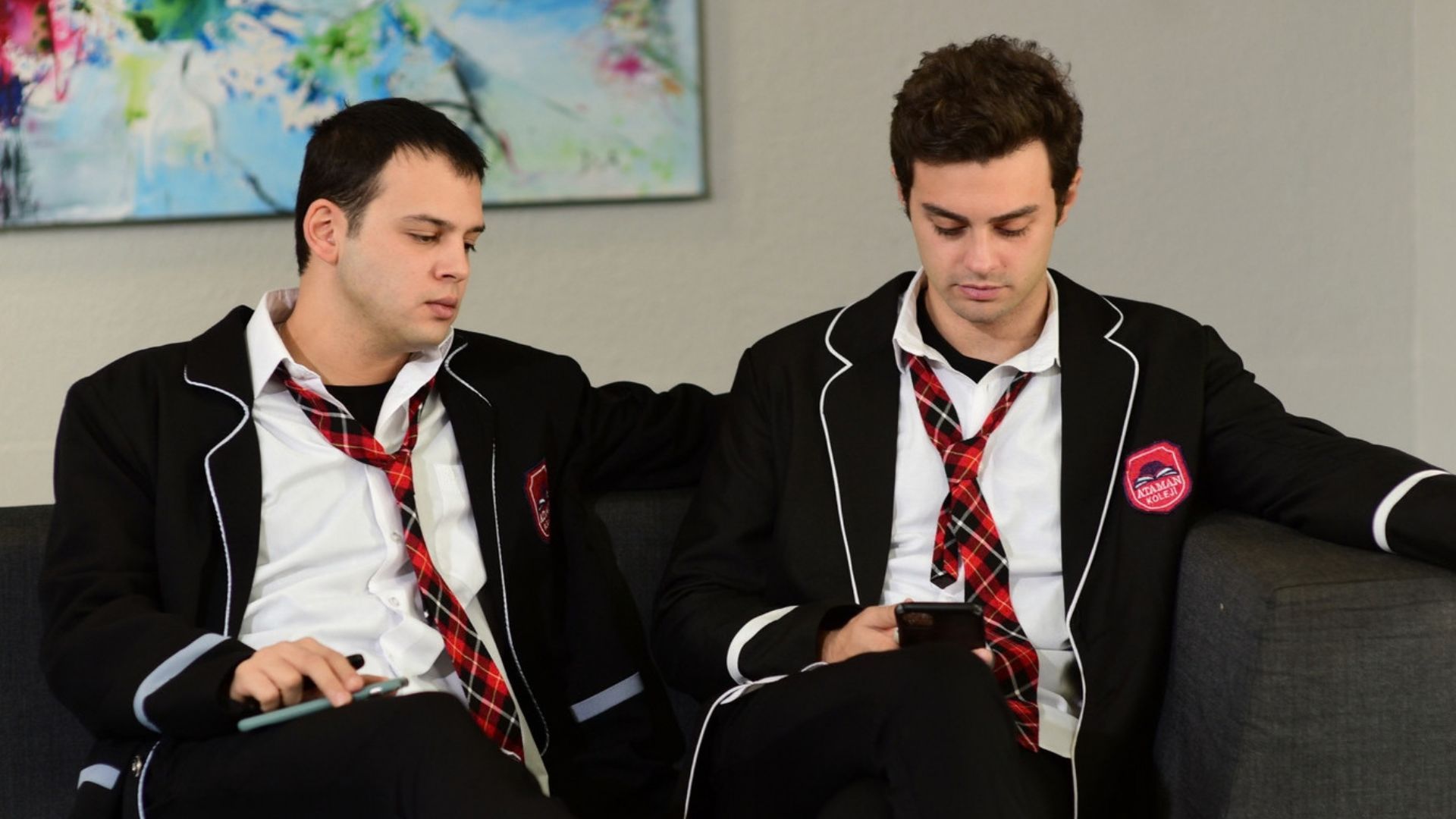 Cihan Simsek (Ogulcan) e Yigit Kocak (Omer) in una scena di Tutto per la mia famiglia