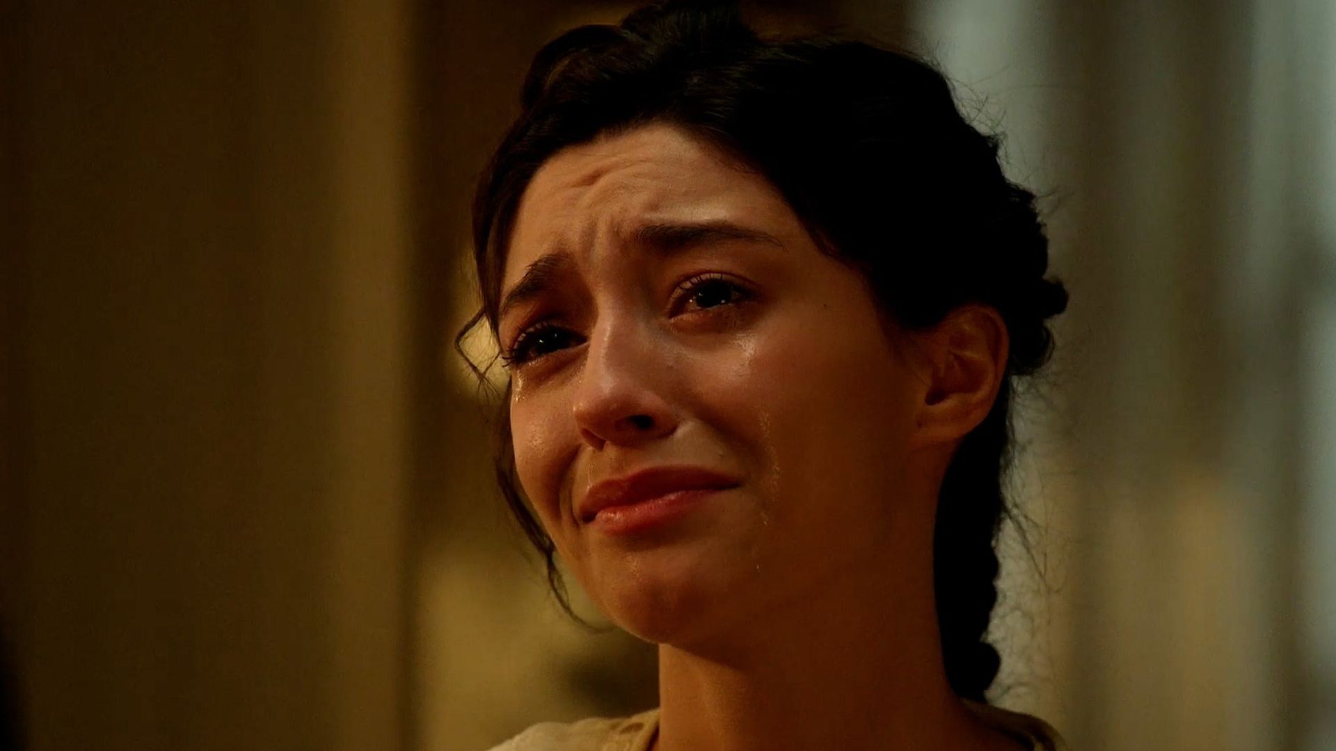 Marta Costa (Angela) in una scena de La Promessa