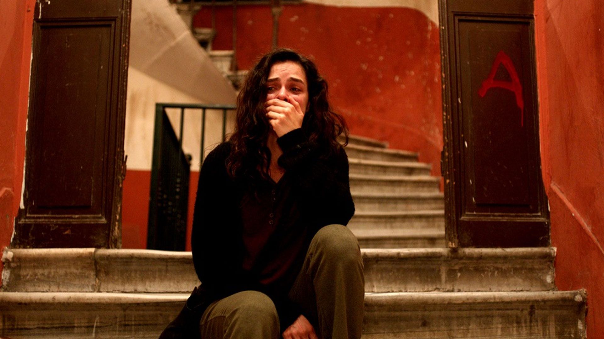 Özge Özpirinçci (Bahar Çesmeli) in una scena di La forza di una donna