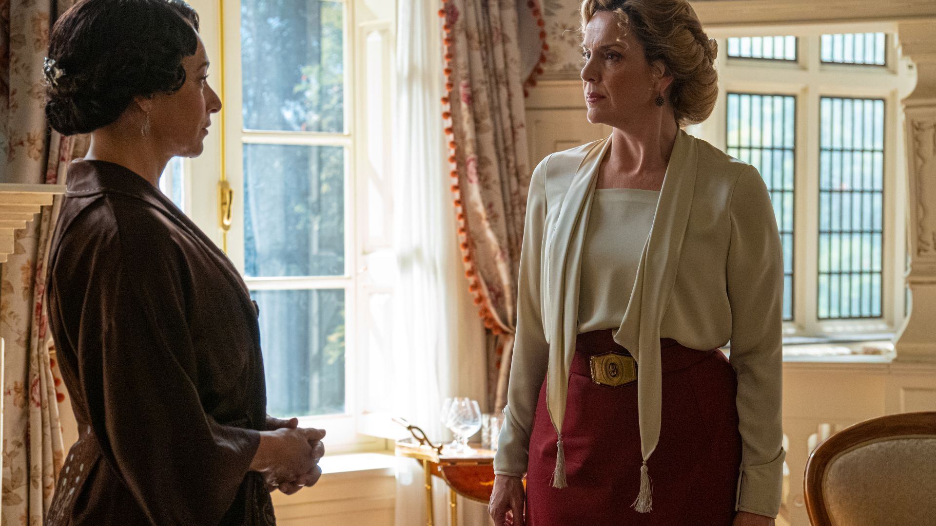 Isabel Serrano (Leocadia) e Eva Martin (Cruz) in una scena de La Promessa