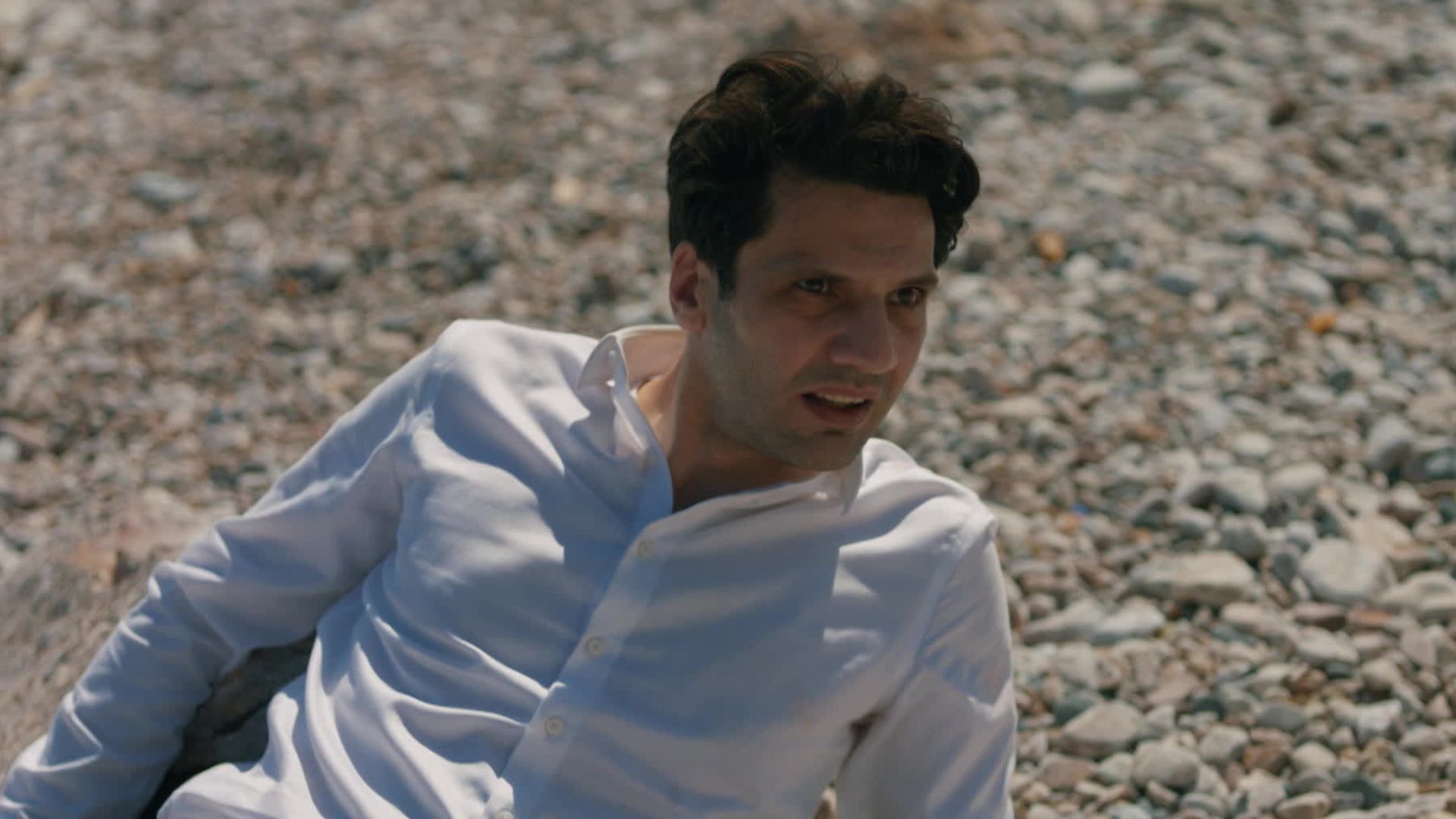 Kaan Urgancioglu (Ilgaz) in una scena di Segreti di famiglia 3