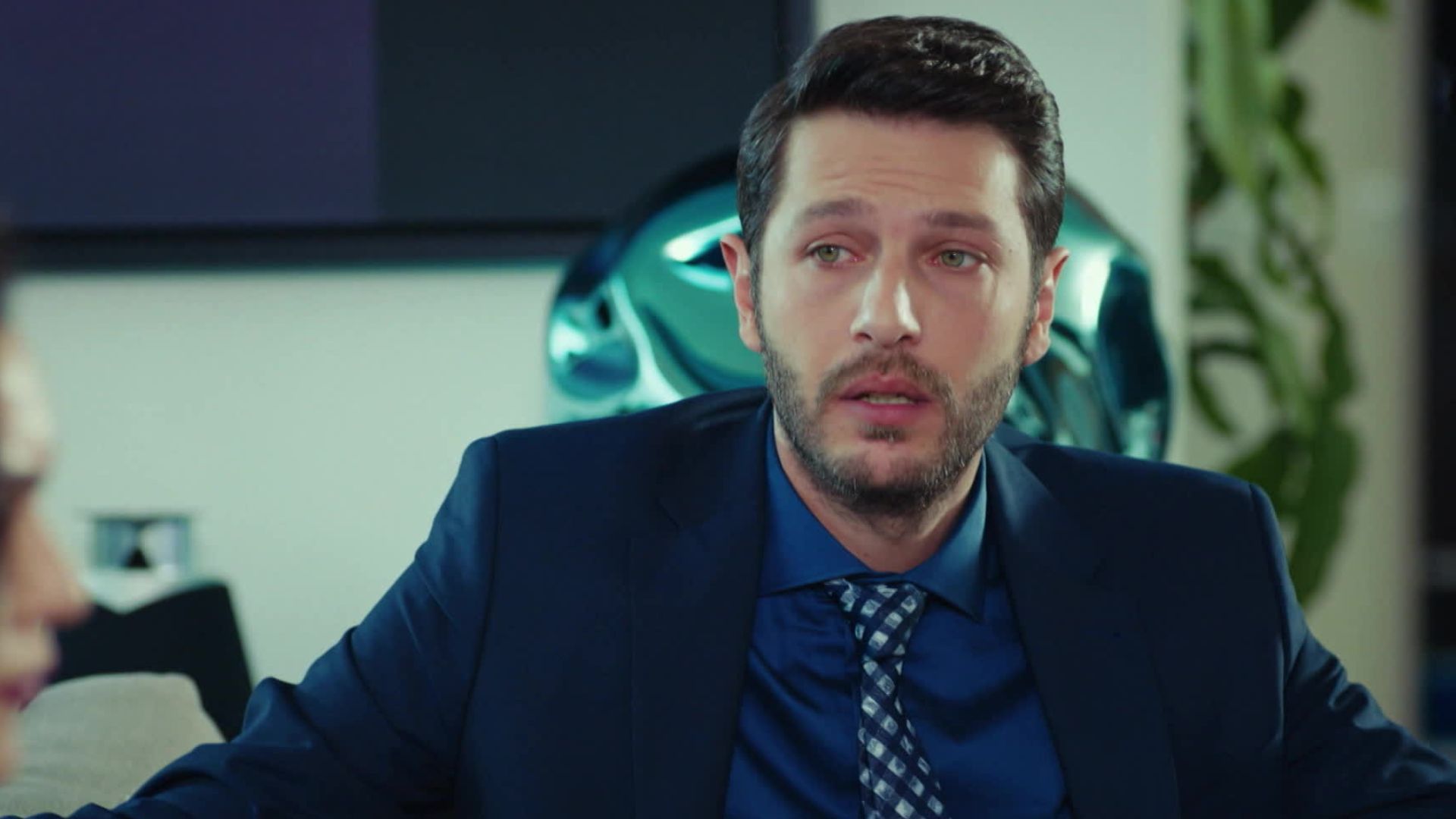 Baris Aytac (Caner) in una scena di Forbidden Fruit 3