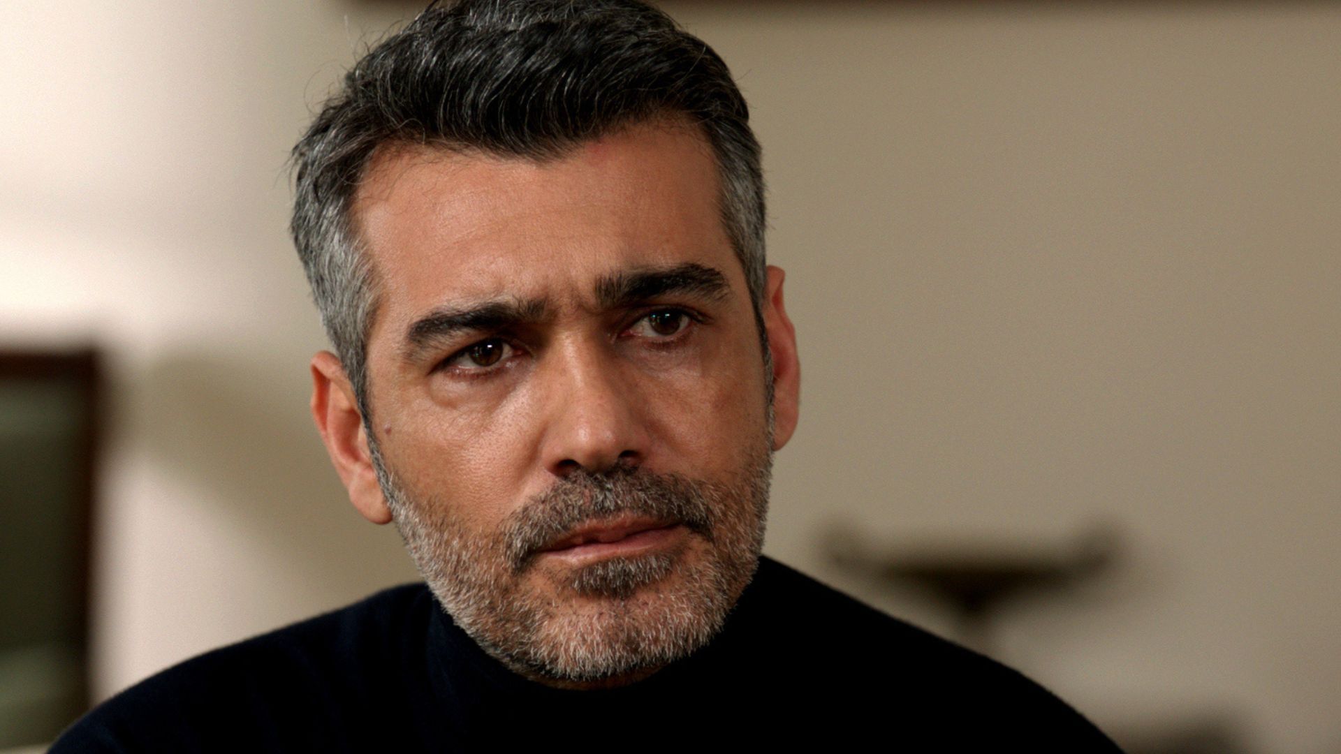 Caner Cindoruk (Sarp Cesmeli) in una scena de La forza di una donna 2