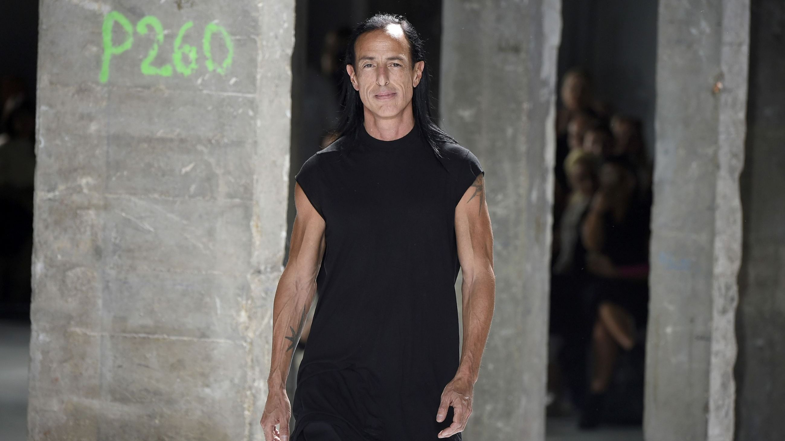 Il designer Rick Owens. A lui è dedicata una mostra al Palais Galliera 
Credits Getty Images