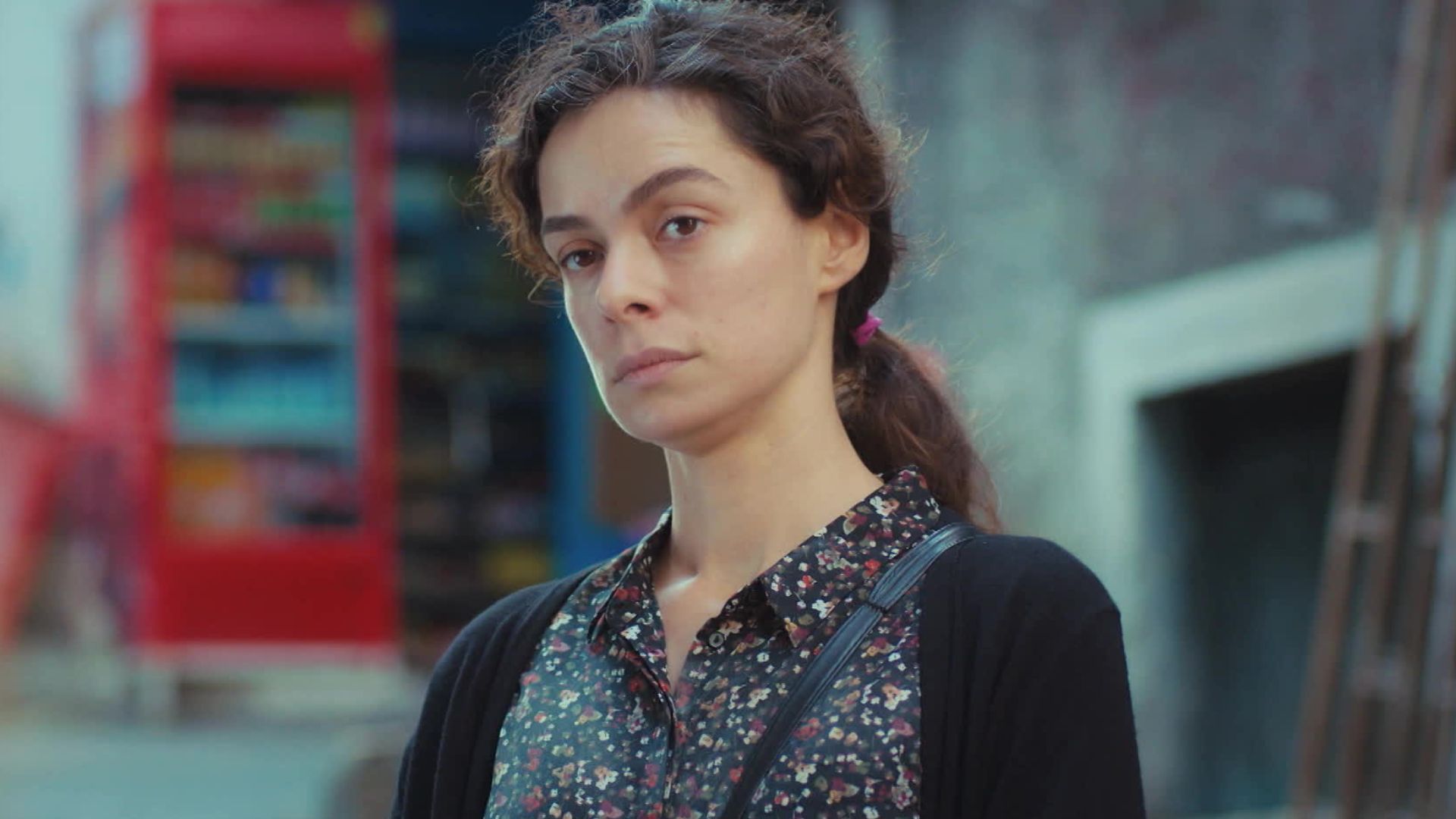 Bahar in una scena de La forza di una donna 3