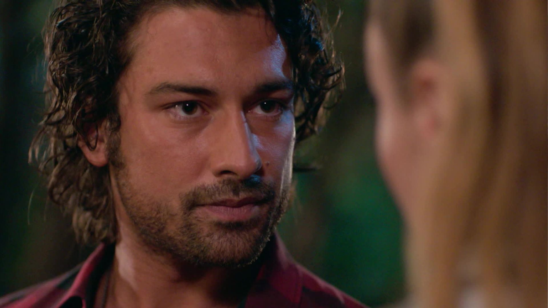 Alp Navruz (Poyraz) in una scena di Be my sunshine