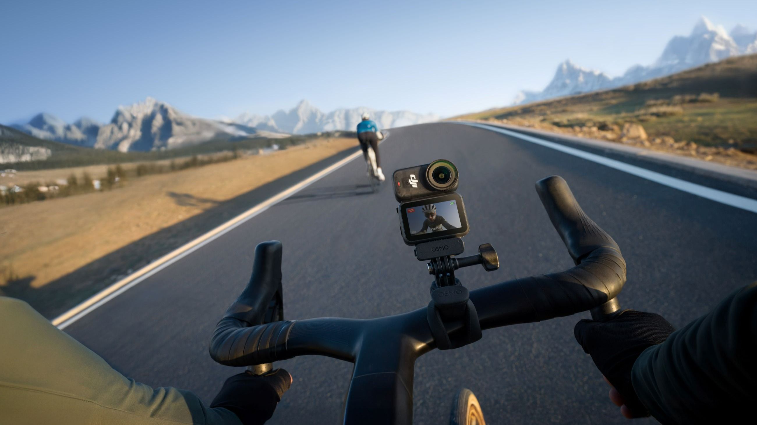 La Action Cam DJI Osmo Nano montata sulla bicicletta da corsa