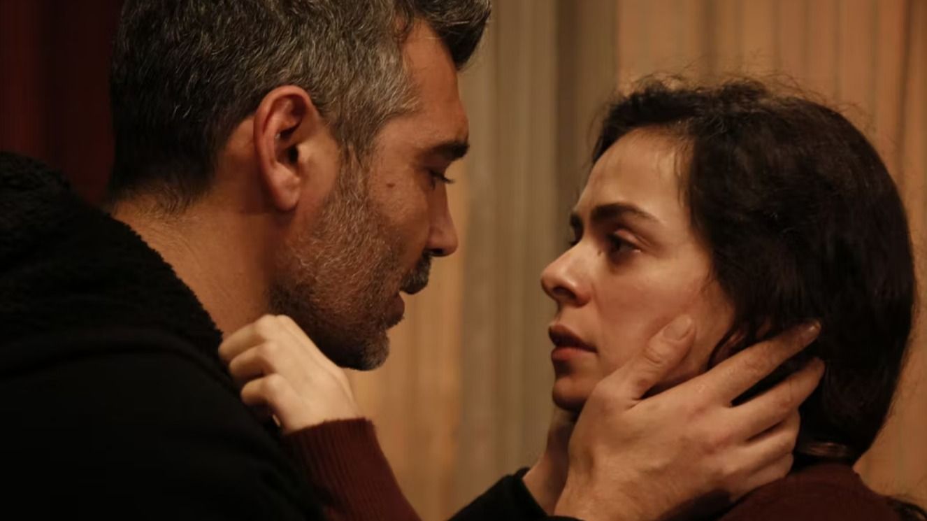 Bahar (Ozge Ozpirincci) ne La forza di una donna