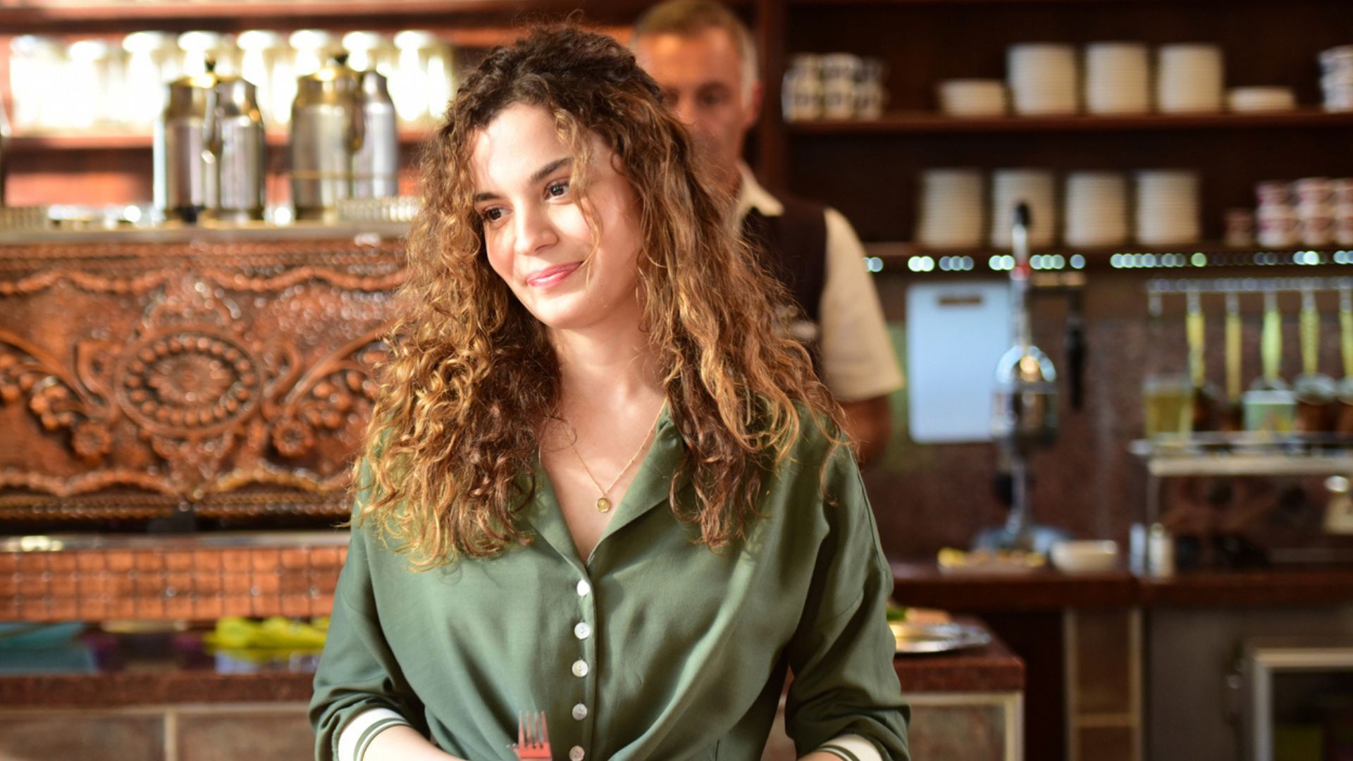 Asli Bekiroglu (Suna) in una scena di My Sweet Lie