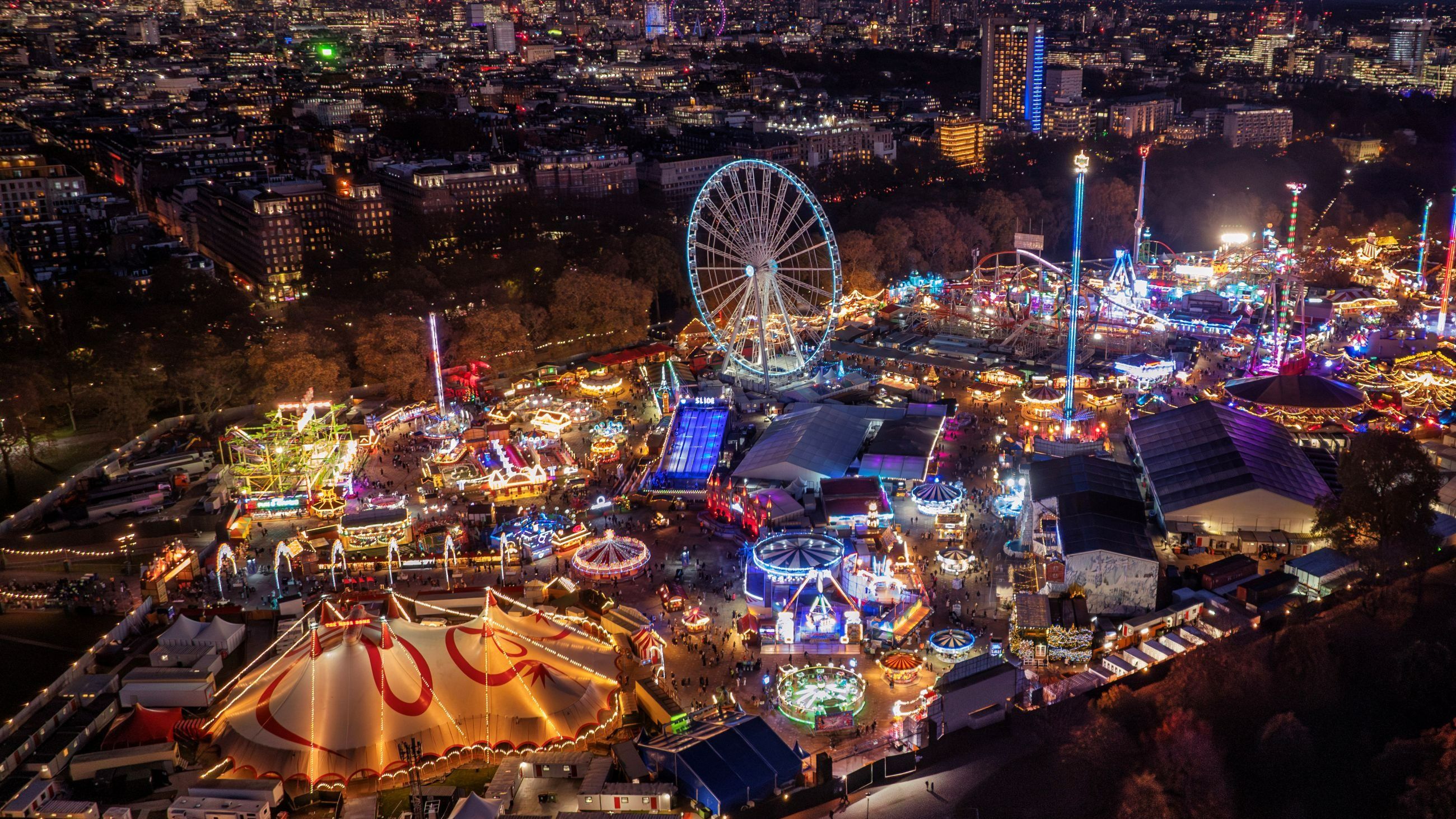 Una veduta aerea del Winter Wonderland a Hyde Park il 21 novembre 2024 a Londra, in Inghilterra. Il Natale inizia a Londra quando il Winter Wonderland illumina la città - Credits: Getty Images