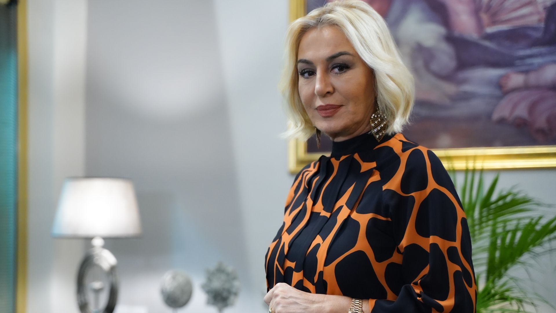Nilperi Sahinkaya (Cansu) in una scena di Forbidden Fruit 4